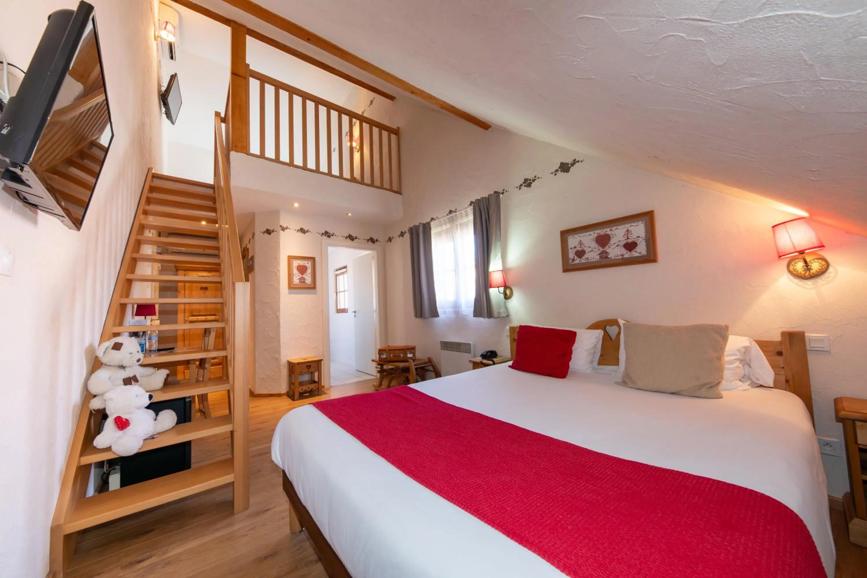 Bed in The Originals Boutique, Hôtel La Ferme du Pape, Eguisheim