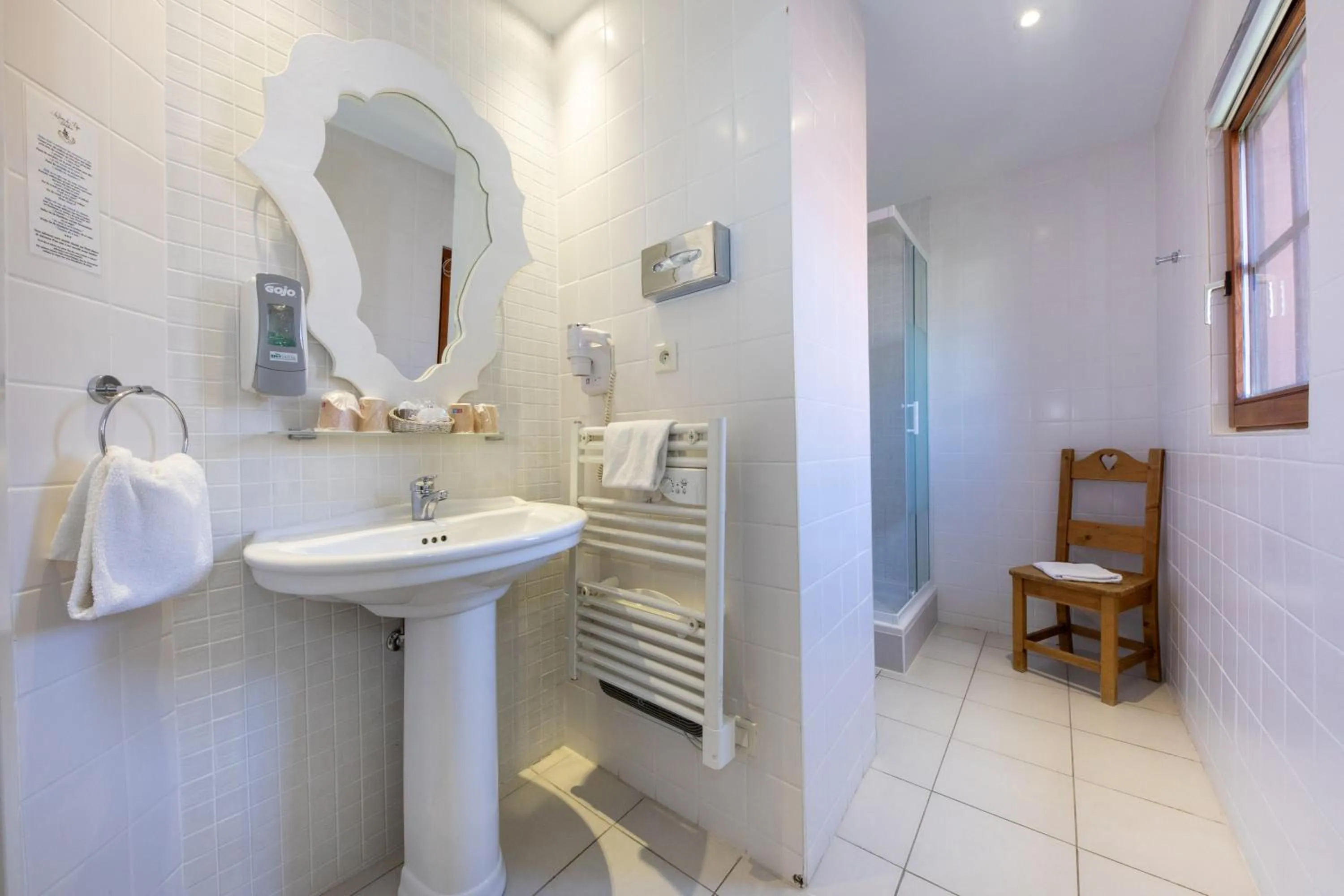 Shower in The Originals Boutique, Hôtel La Ferme du Pape, Eguisheim