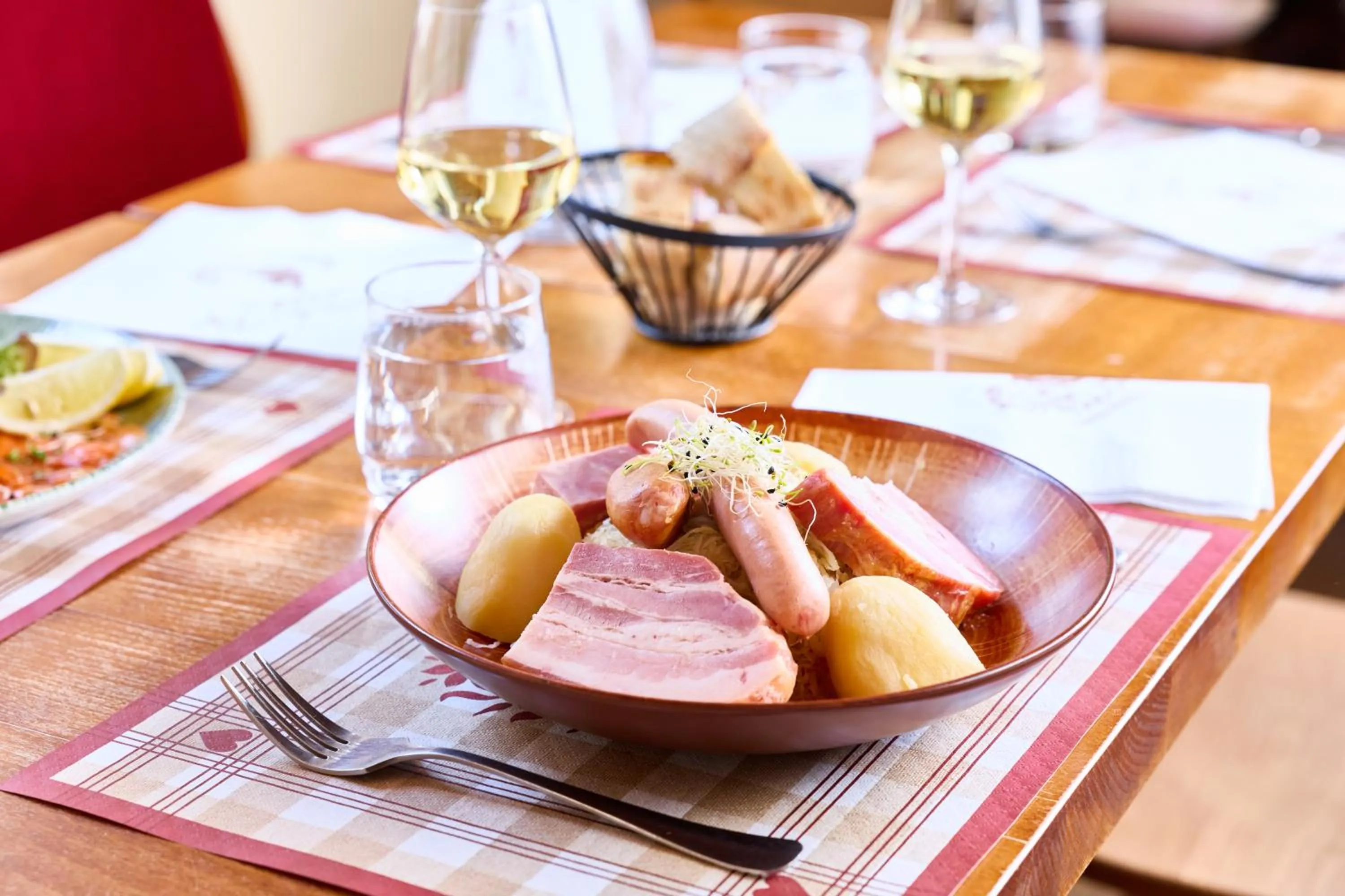 Lunch in The Originals Boutique, Hôtel La Ferme du Pape, Eguisheim