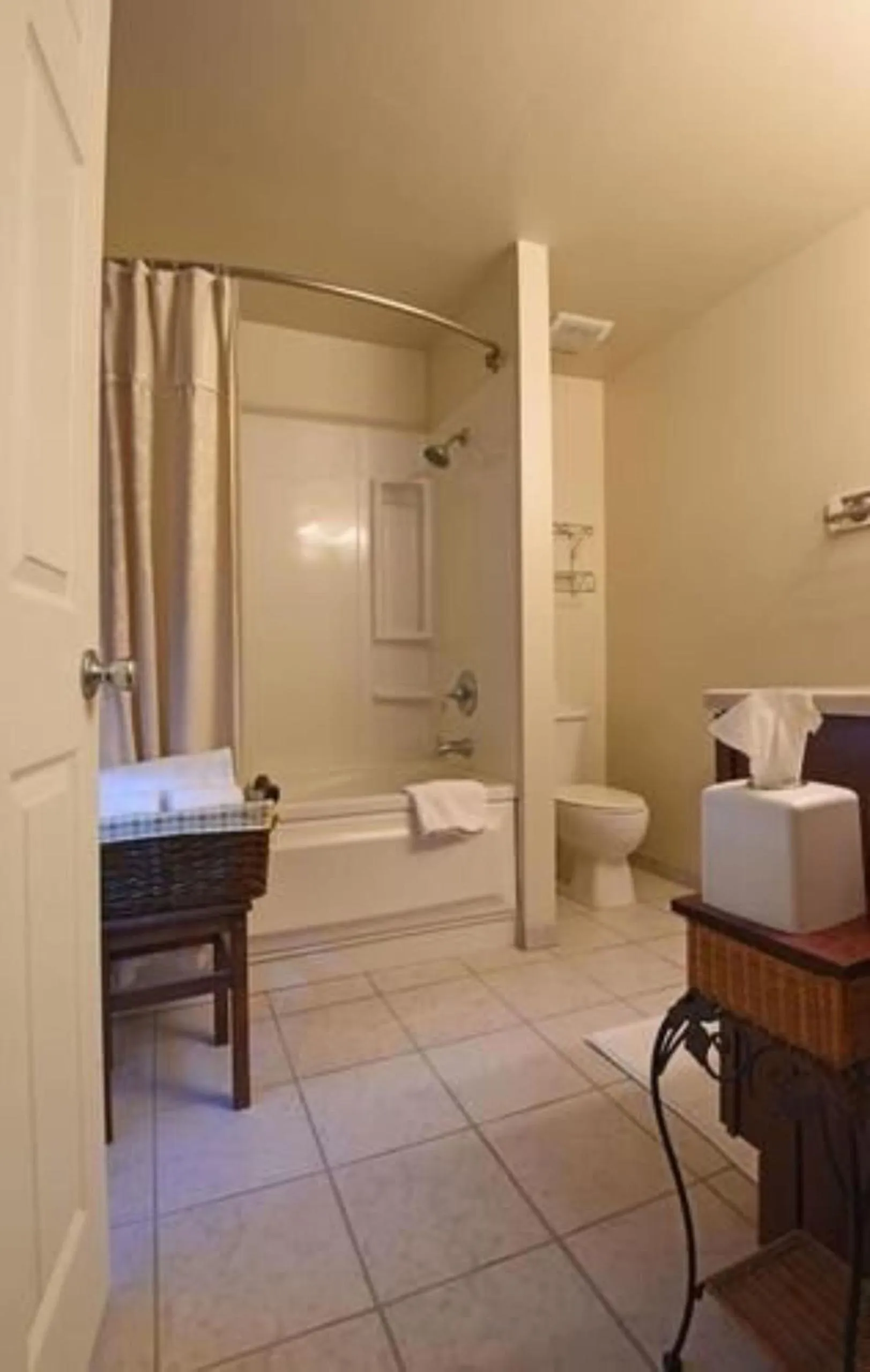 Bathroom in Pine Tree Inn