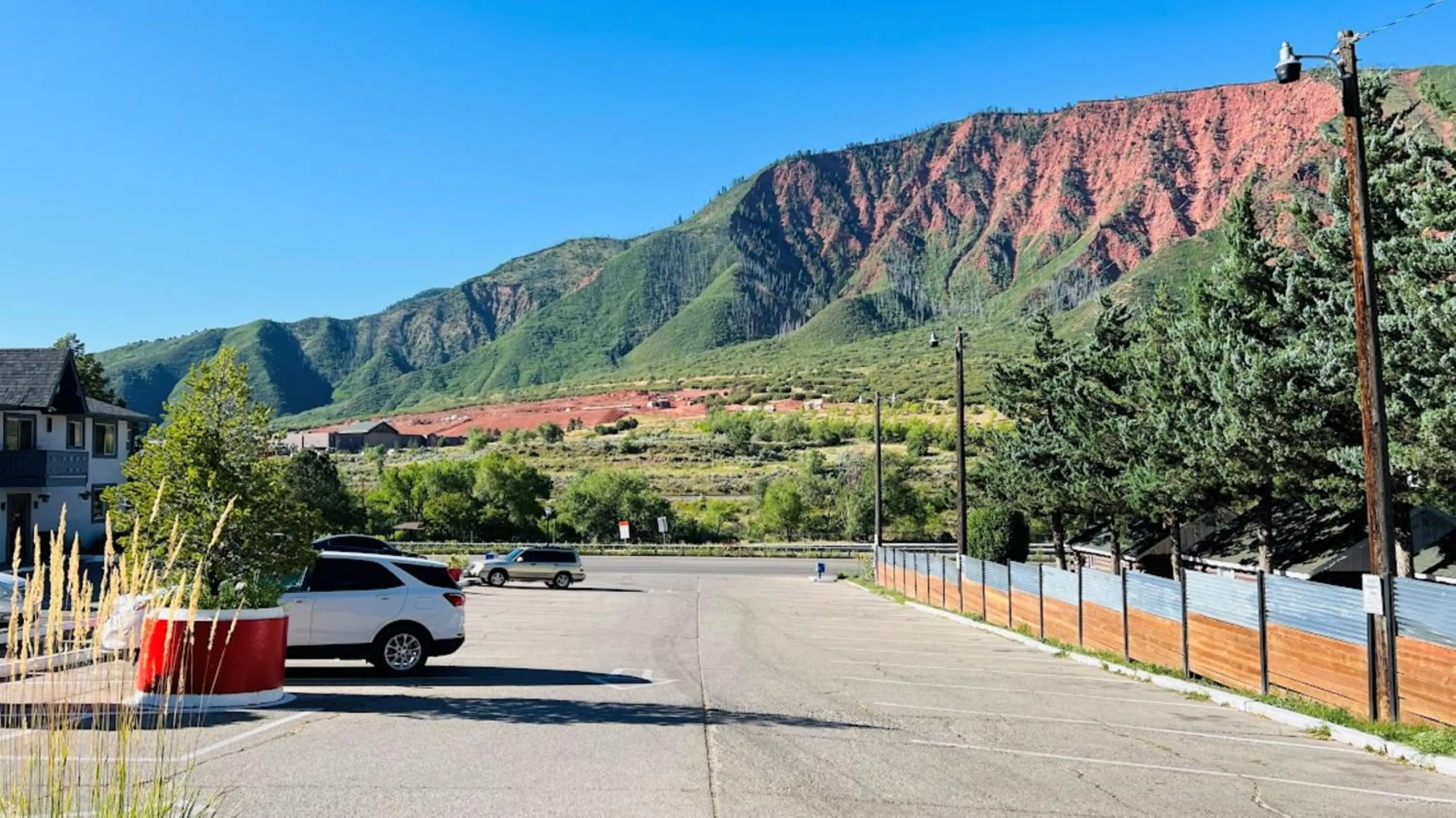 Mountain view in Adventure Inn - Glenwood Springs