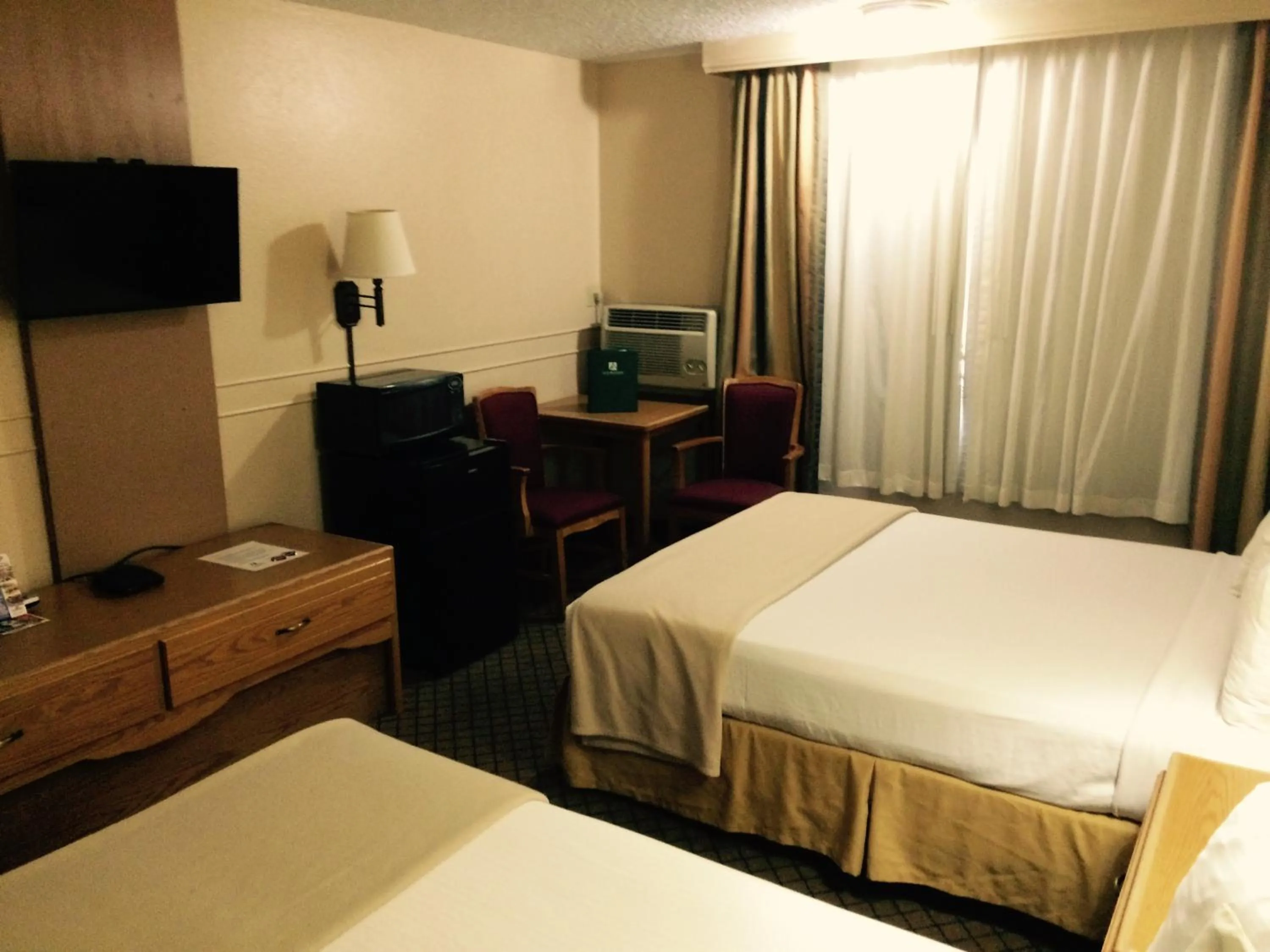 Bed in Adventure Inn - Glenwood Springs