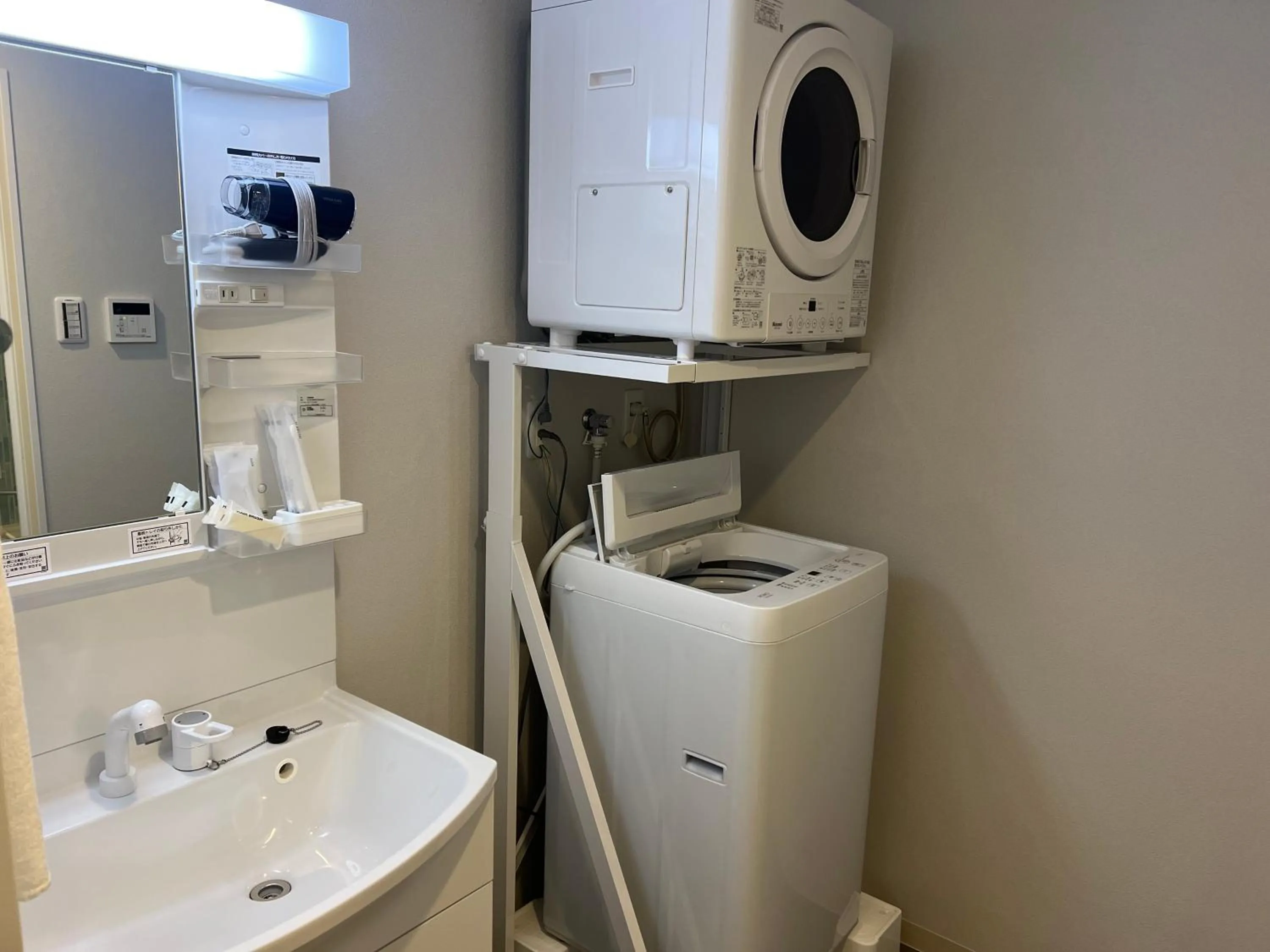 Living Inn Asahibashiekimae Premier