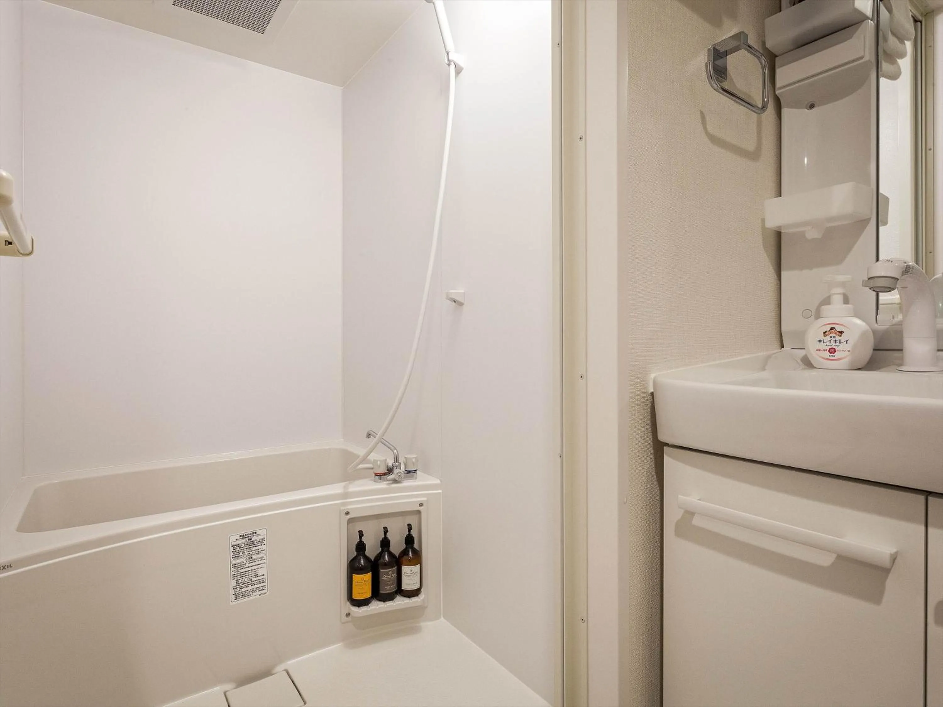 Living Inn Asahibashiekimae Premier