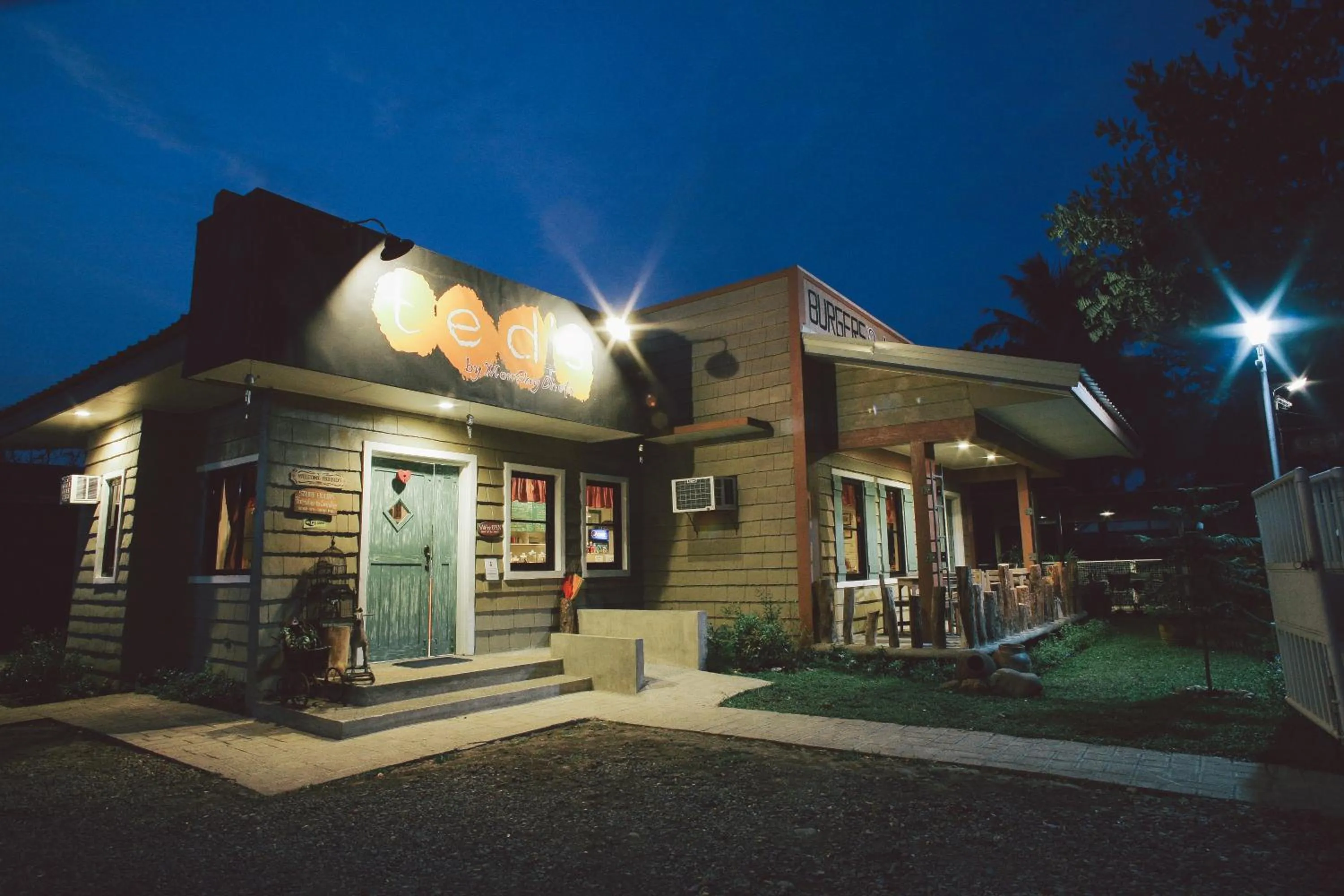 Restaurant/places to eat in Ted's Bed and Breakfast