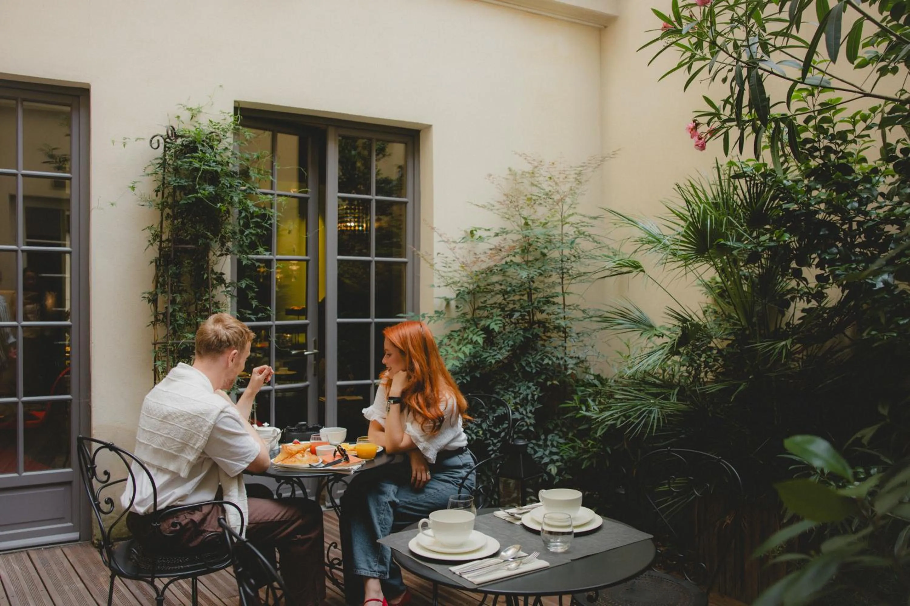 Patio in Hotel Le petit Paris