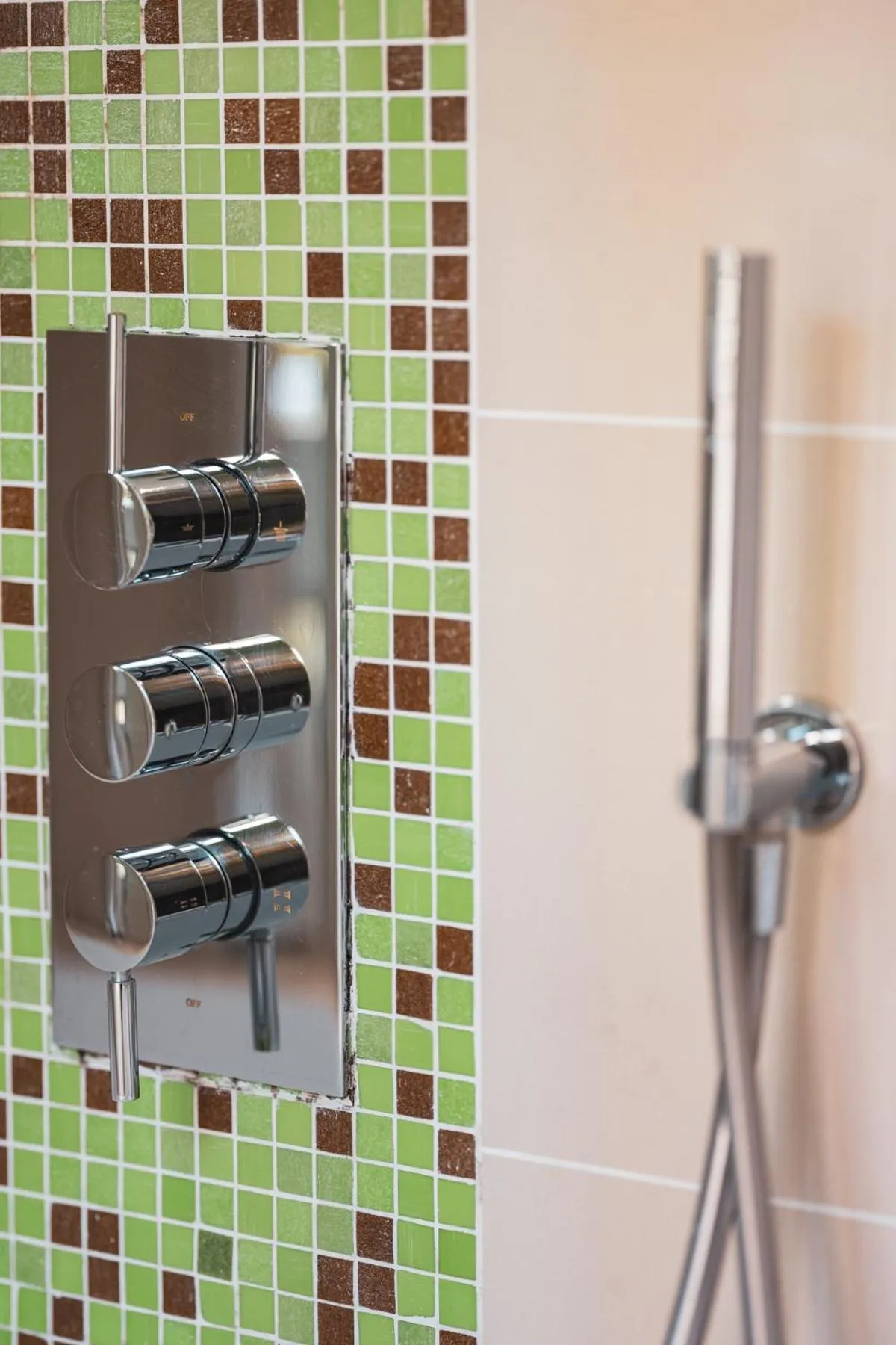 Shower in Hotel Le petit Paris