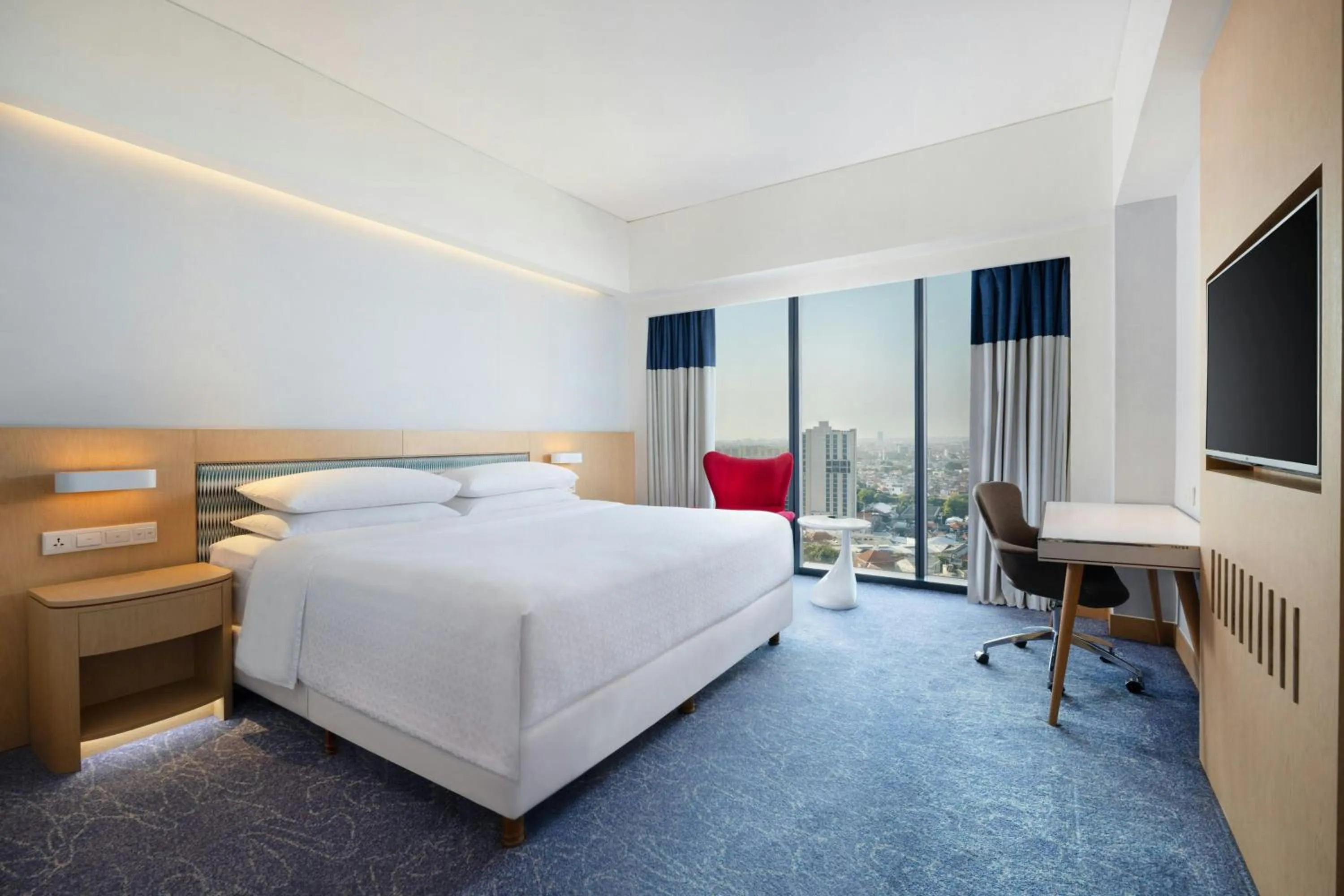 Photo of the whole room, Bed in Four Points by Sheraton Surabaya, Tunjungan Plaza