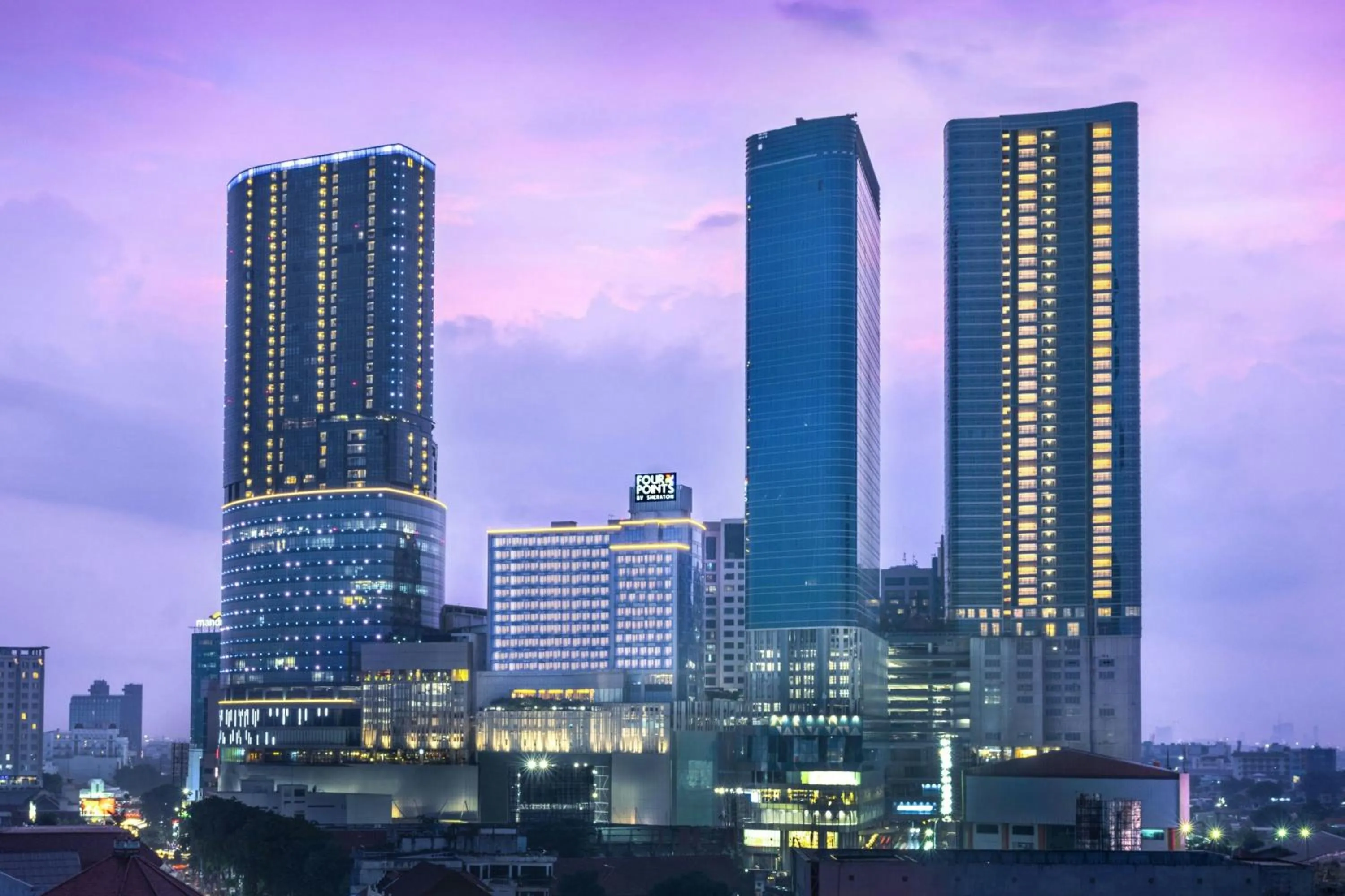 Property building in Four Points by Sheraton Surabaya, Tunjungan Plaza