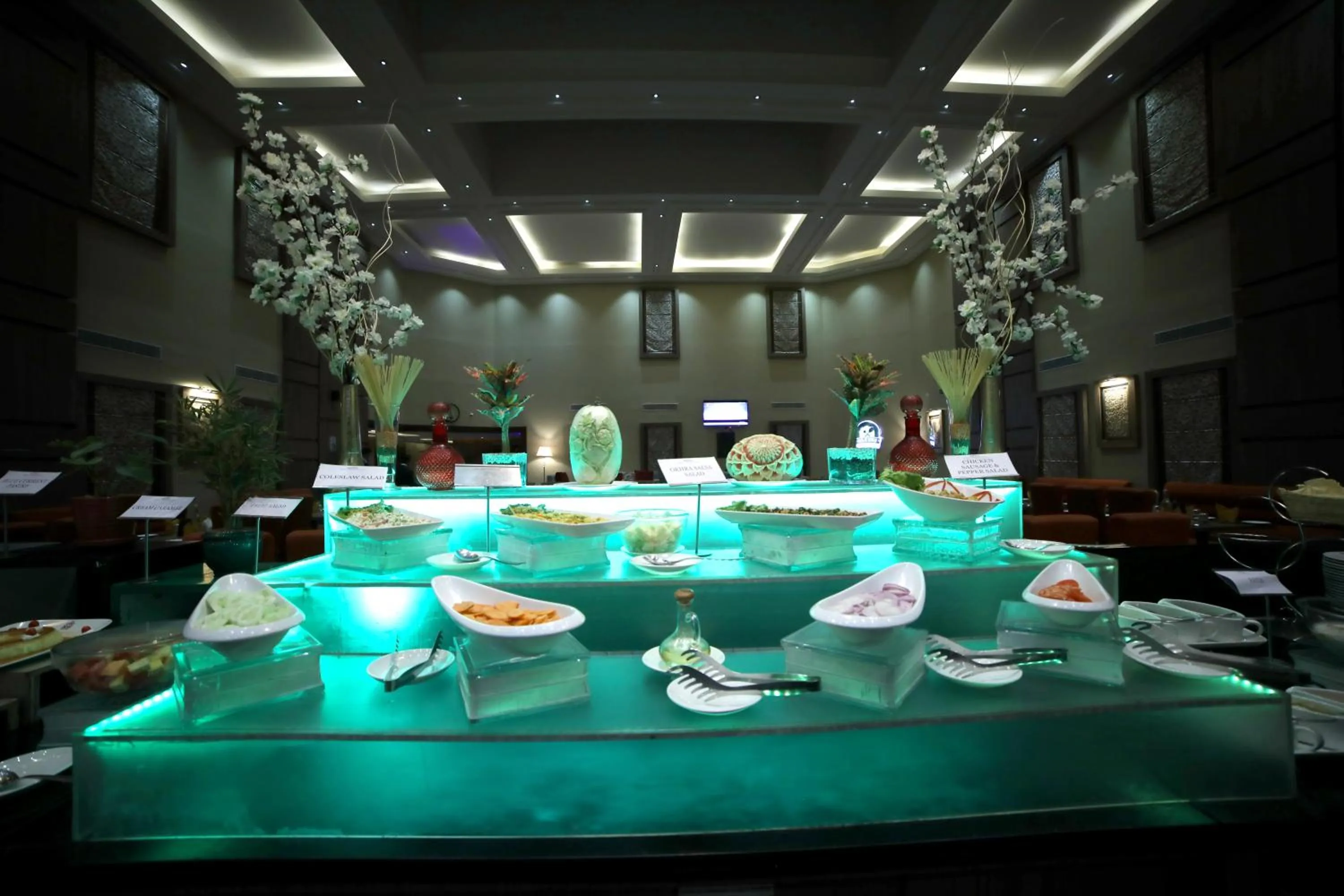 Restaurant/places to eat in Rg Royal Hotel