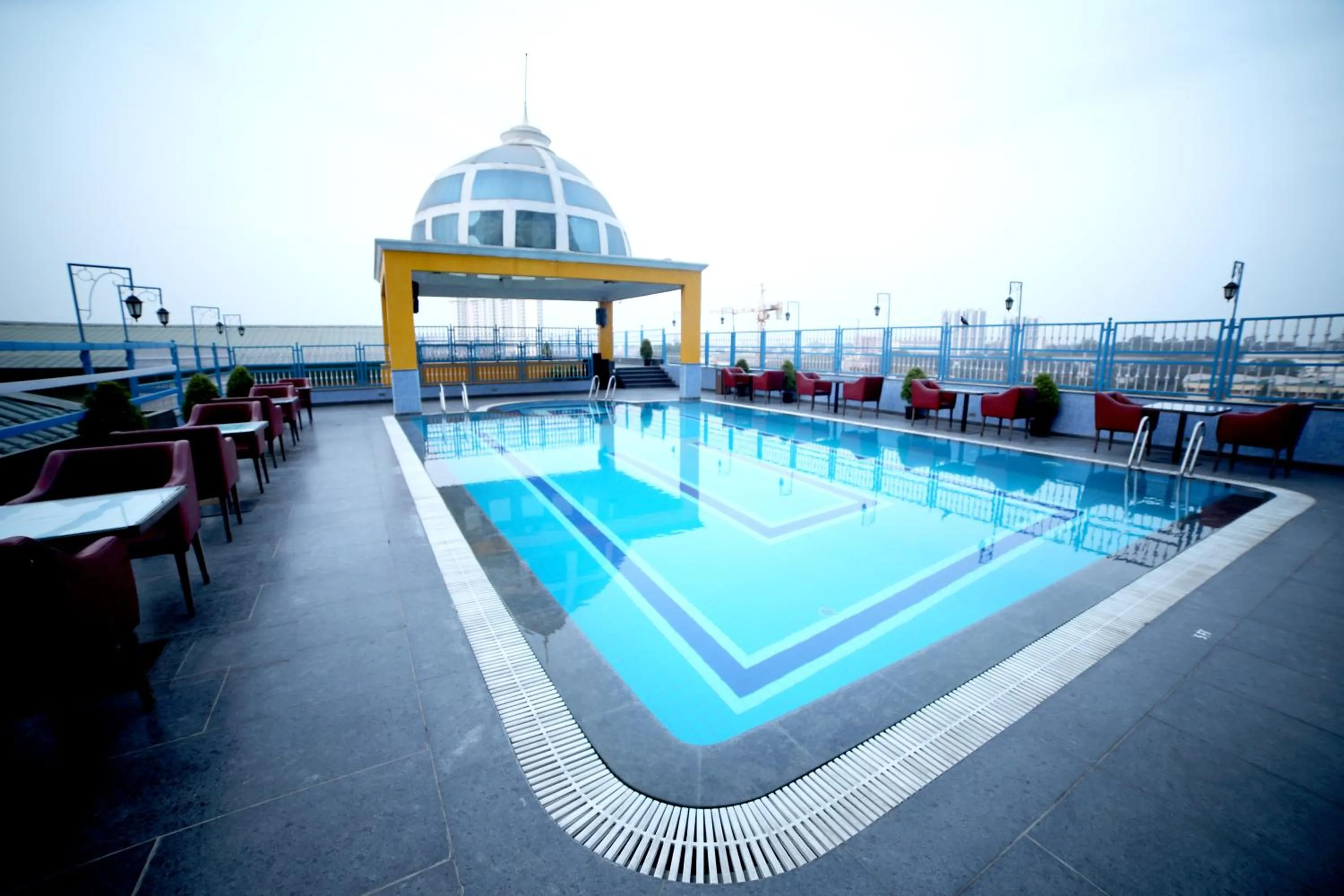 Swimming pool in Rg Royal Hotel