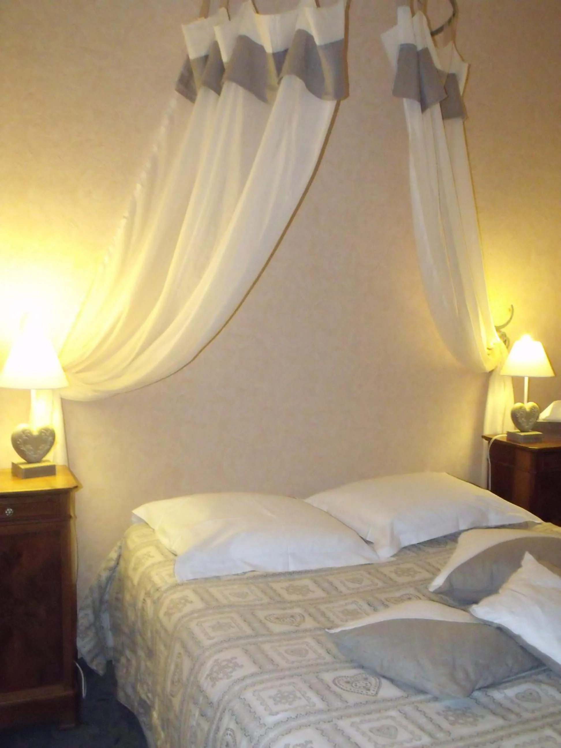 Bed in Relais Saint Louis, Logis
