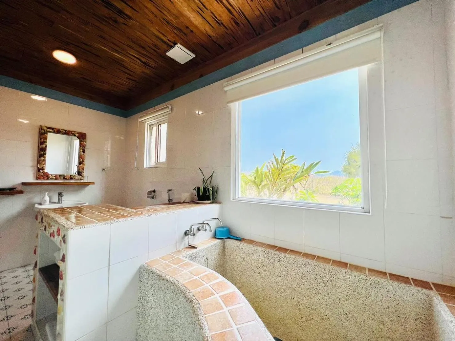 Bath in Kenting COMIC B&B&SPRING