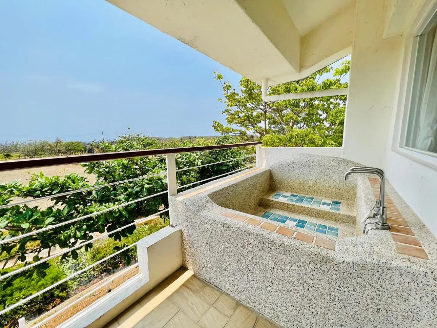 Open Air Bath in Kenting COMIC B&B&SPRING