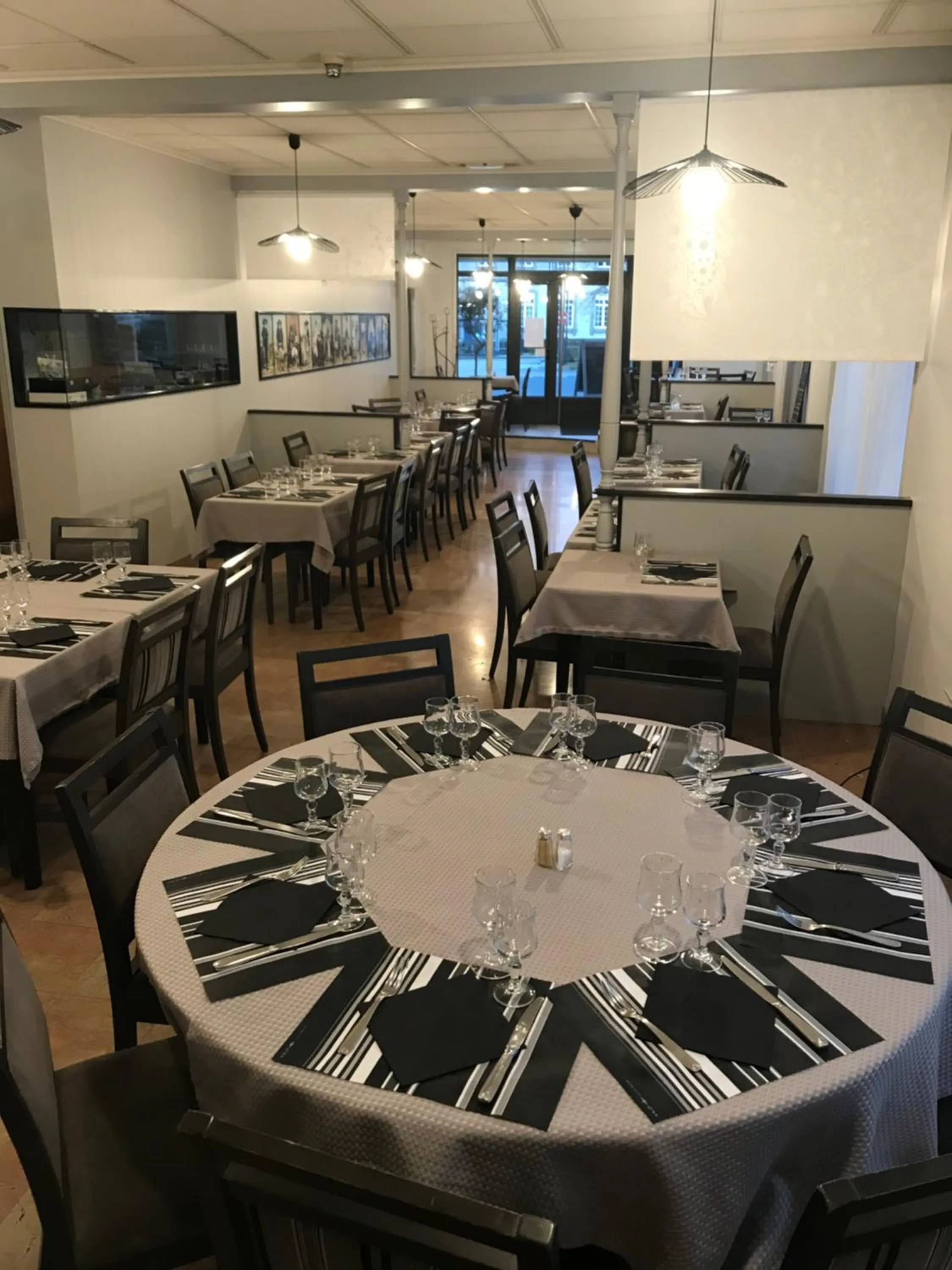 Restaurant/places to eat in Le Relais De La Place