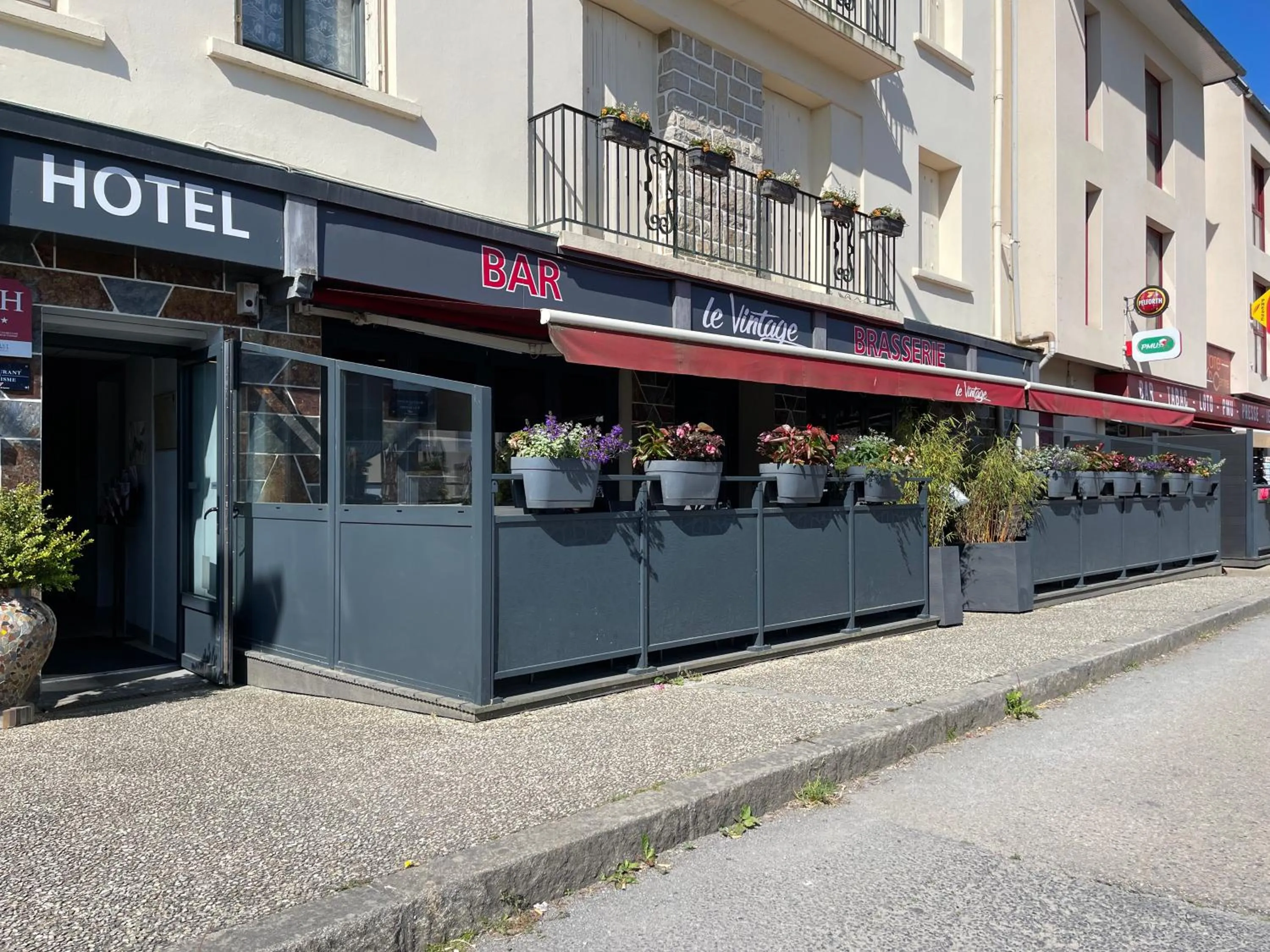 Property building in Le Relais De La Place