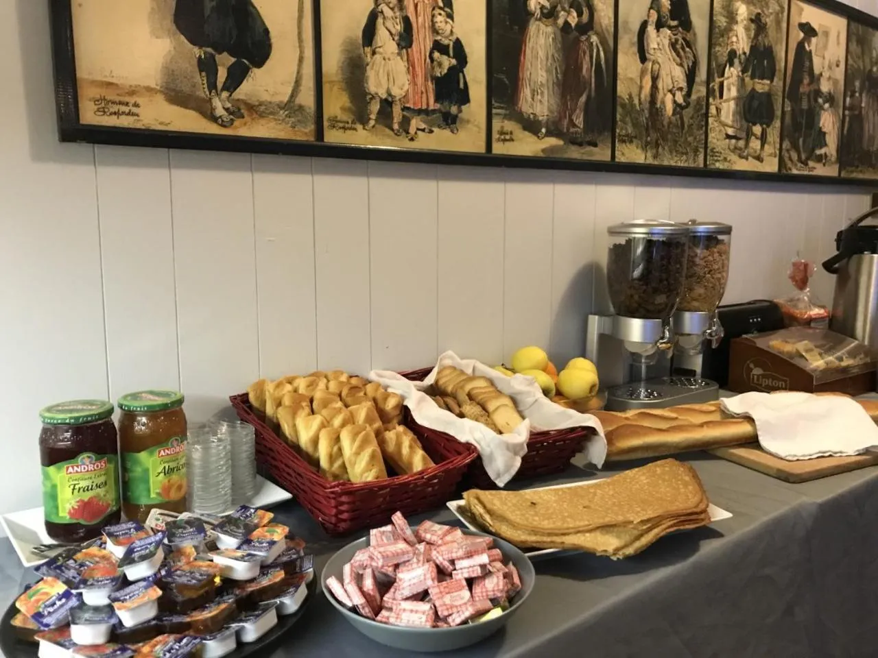 Food and drinks in Le Relais De La Place