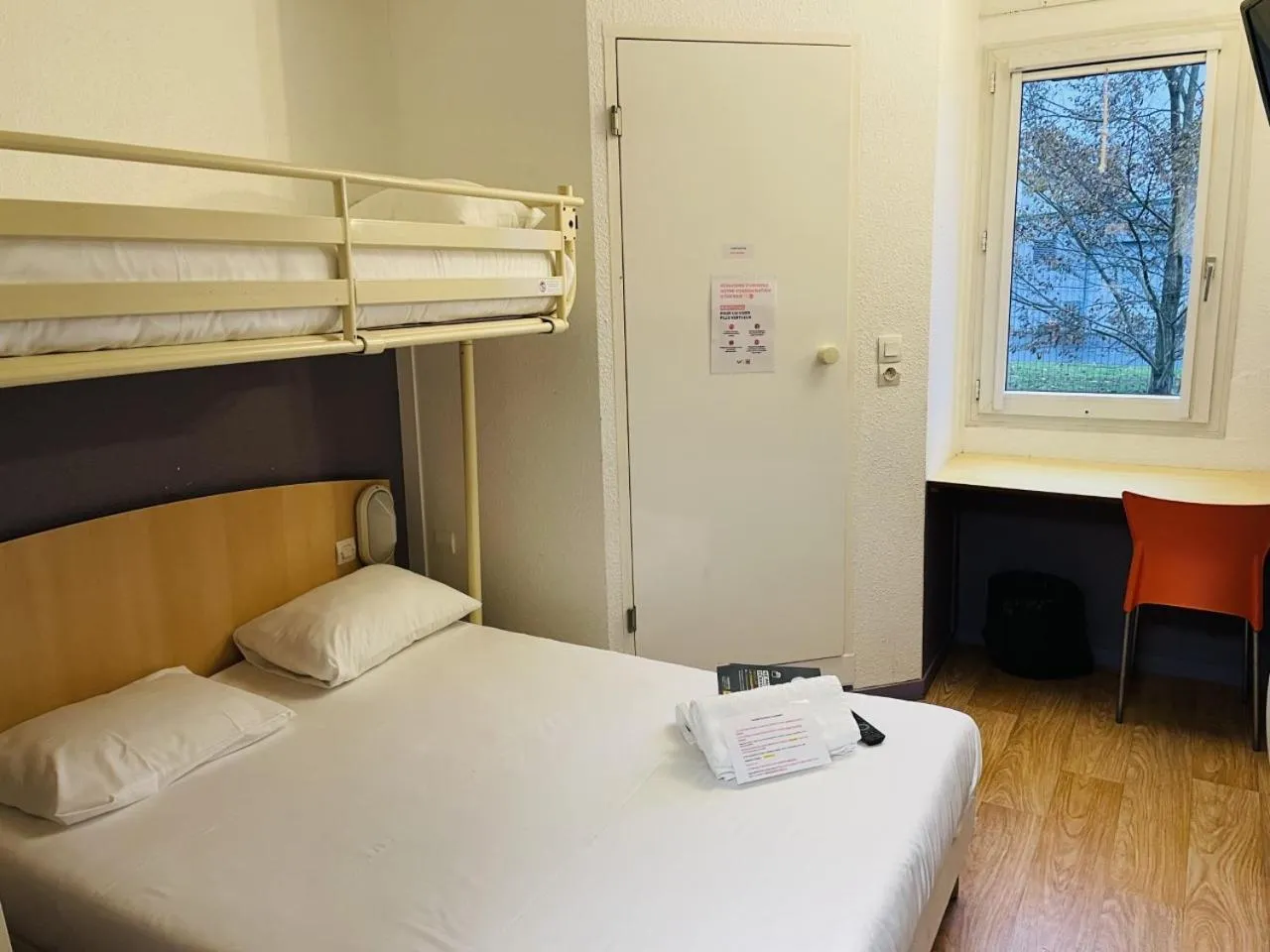 Bedroom, Bed in Premiere Classe Niort Est - Chauray