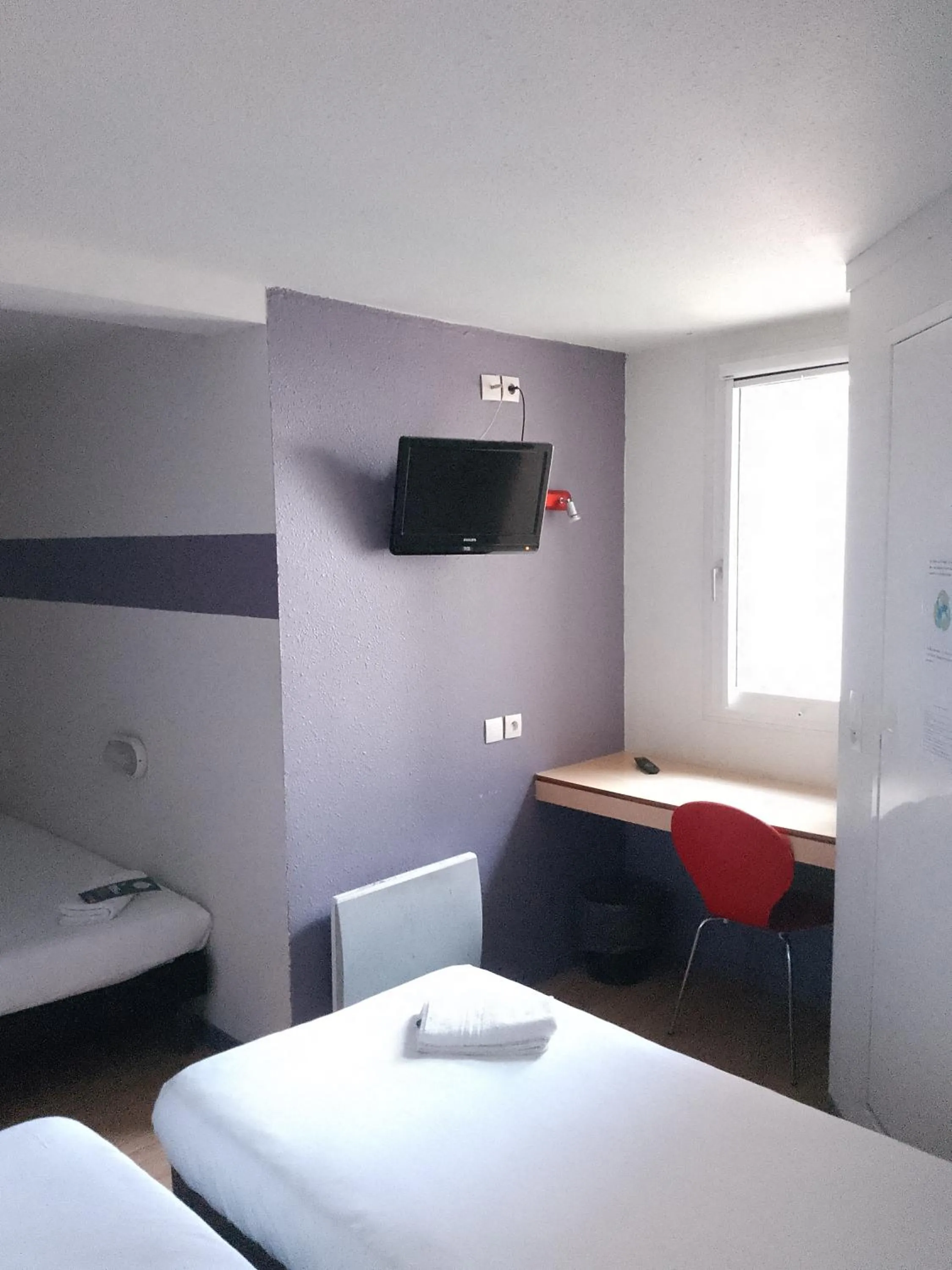 Bedroom, Bed in Premiere Classe Niort Est - Chauray