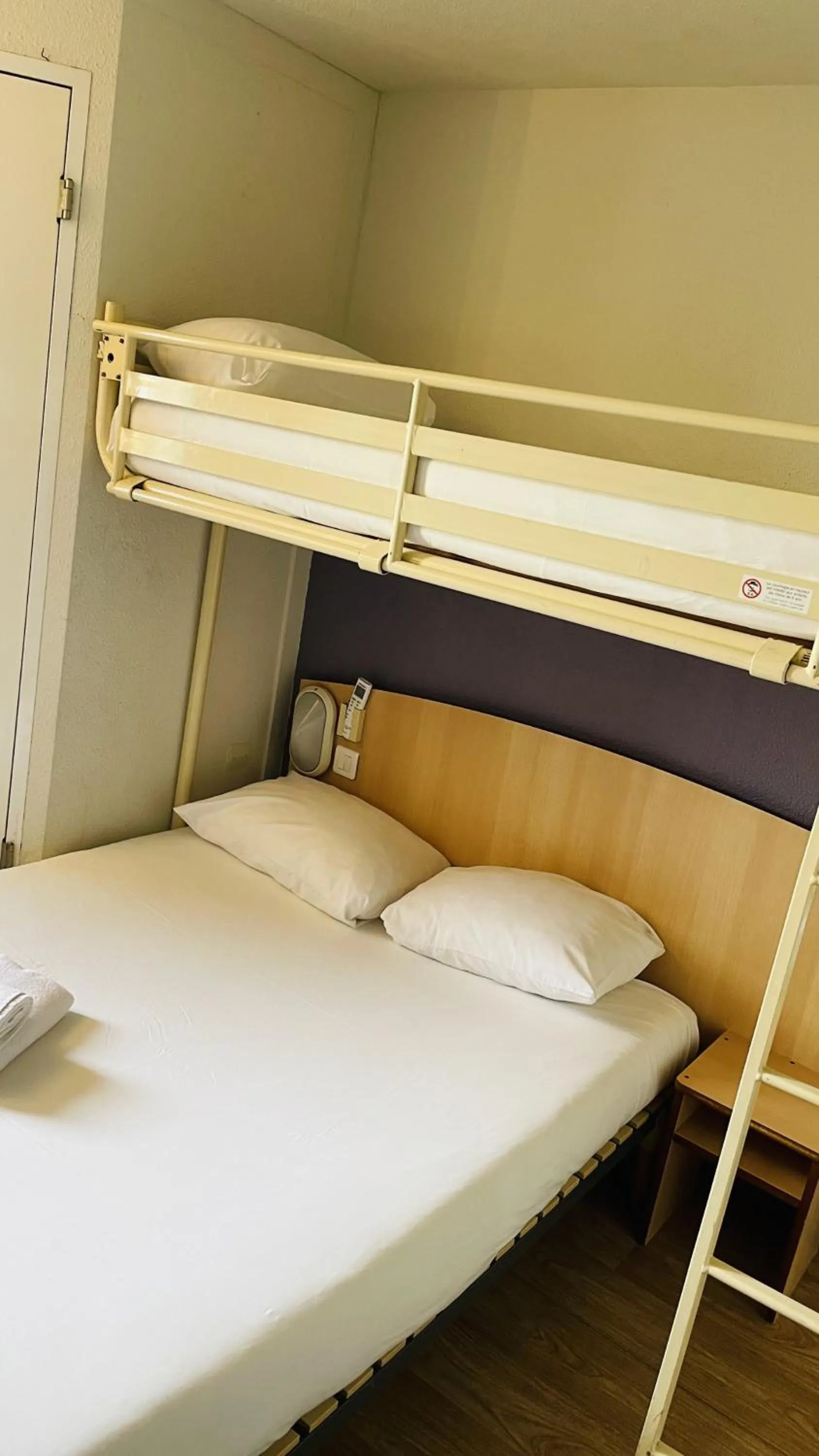 Bedroom, Bed in Premiere Classe Niort Est - Chauray