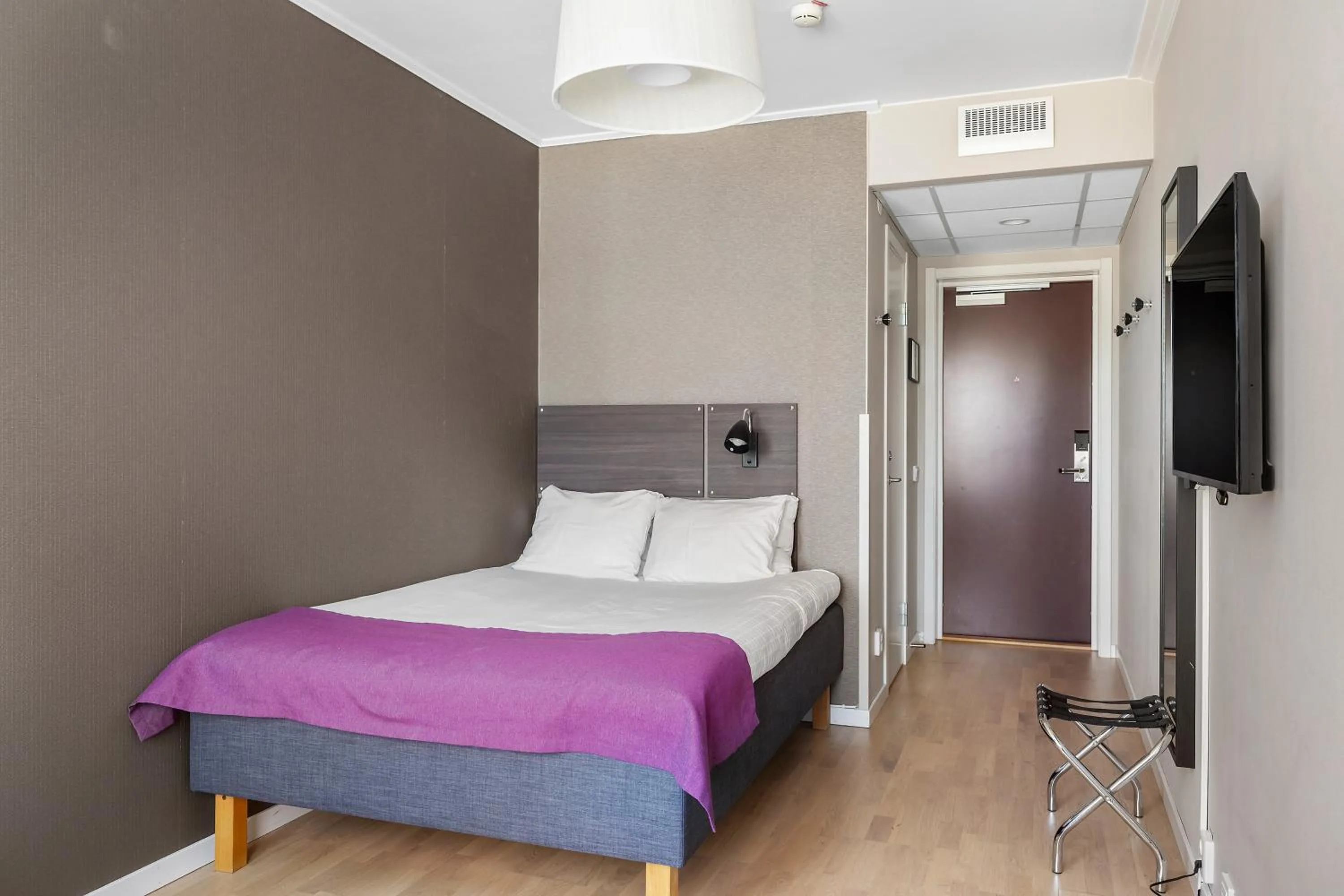 Bed in Best Western Plus Park Airport Hotel