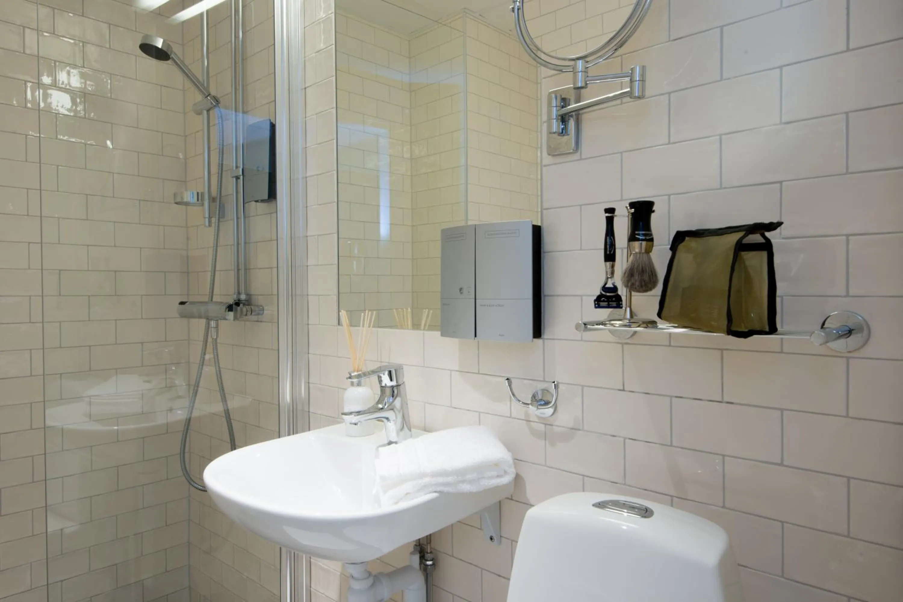 Bathroom in Best Western Plus Park Airport Hotel