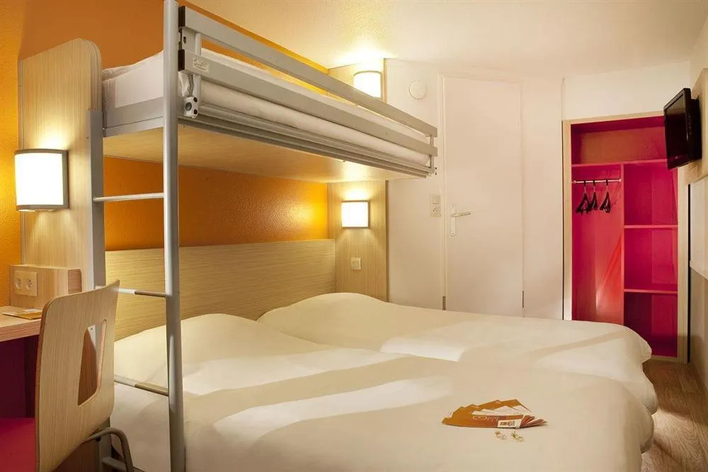 Photo of the whole room, Bed in Premiere Classe Pau Est-Bizanos