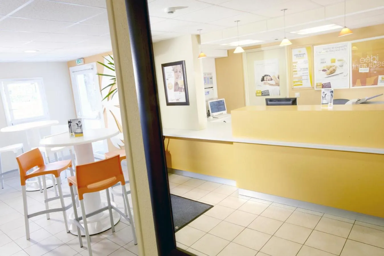 Lobby or reception in Premiere Classe Pau Est-Bizanos