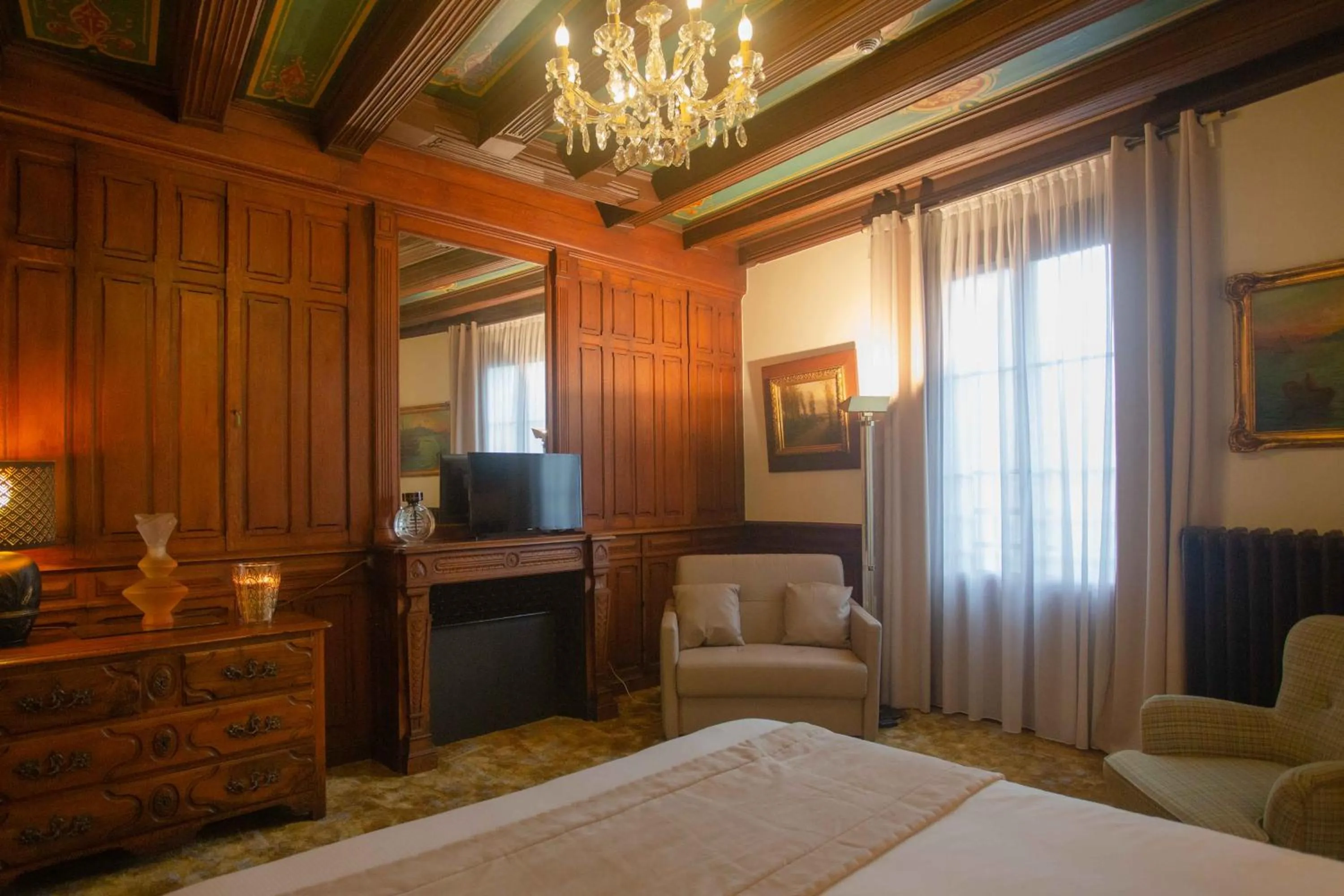 Bed in Hôtel Spa - Au Charme Rabelaisien