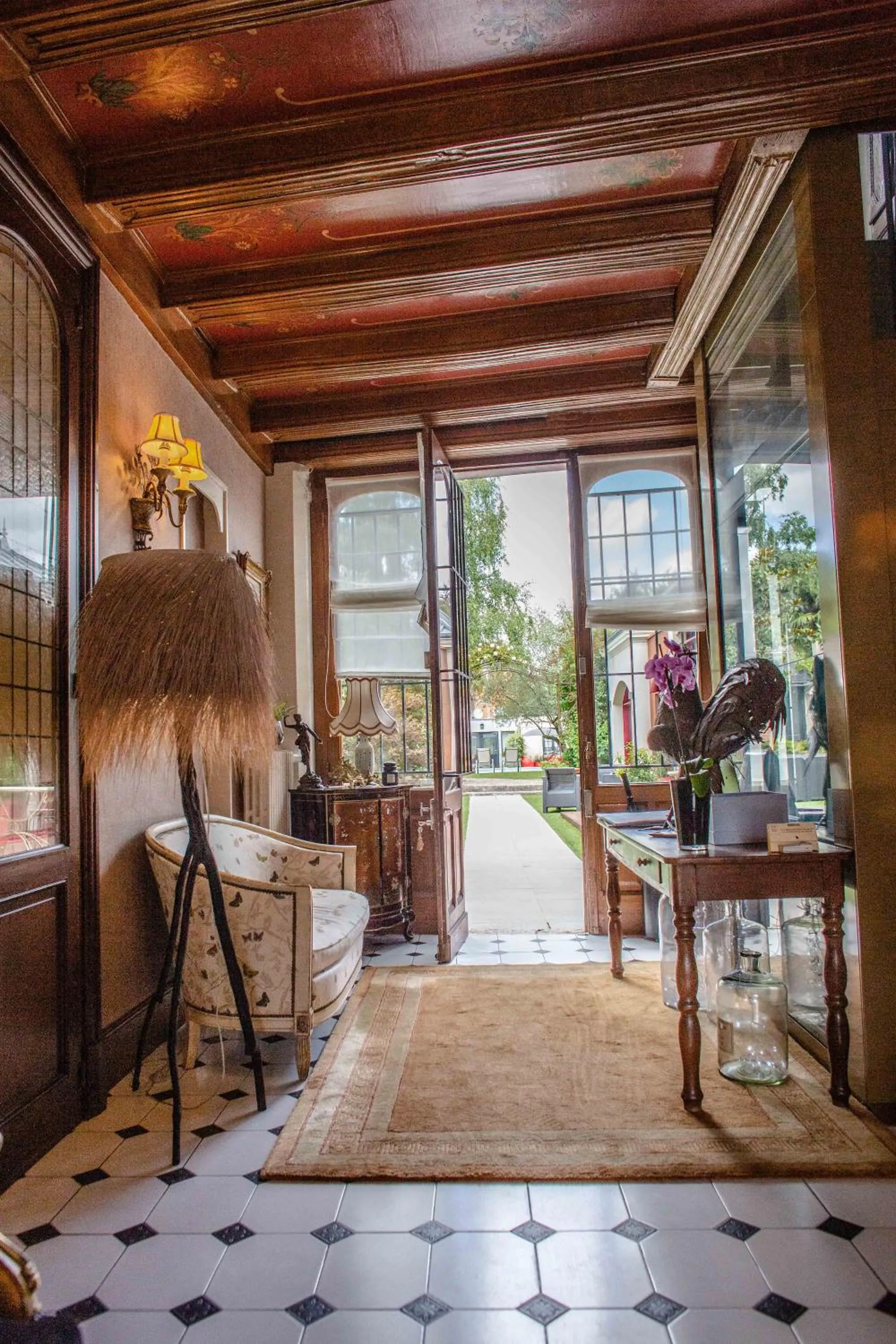 Lobby or reception in Hôtel Spa - Au Charme Rabelaisien