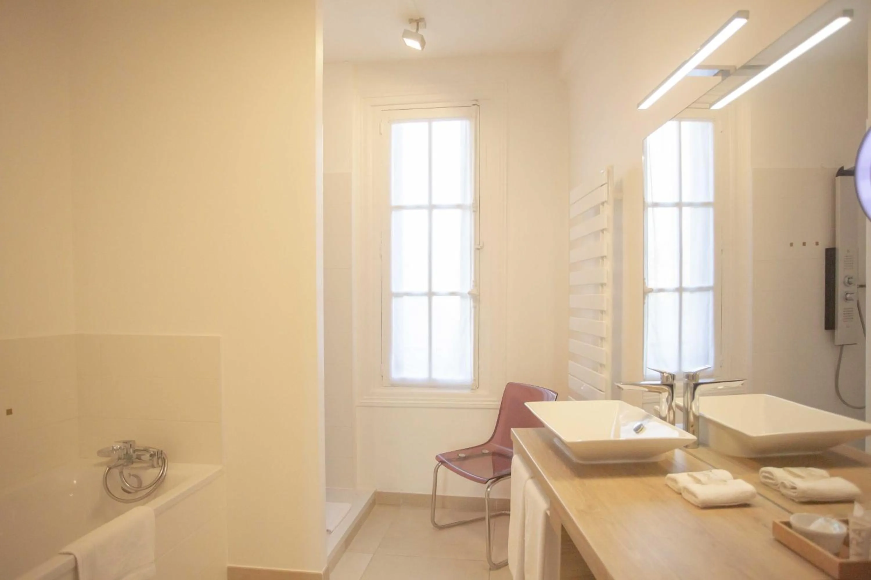 Bathroom in Hôtel Spa - Au Charme Rabelaisien