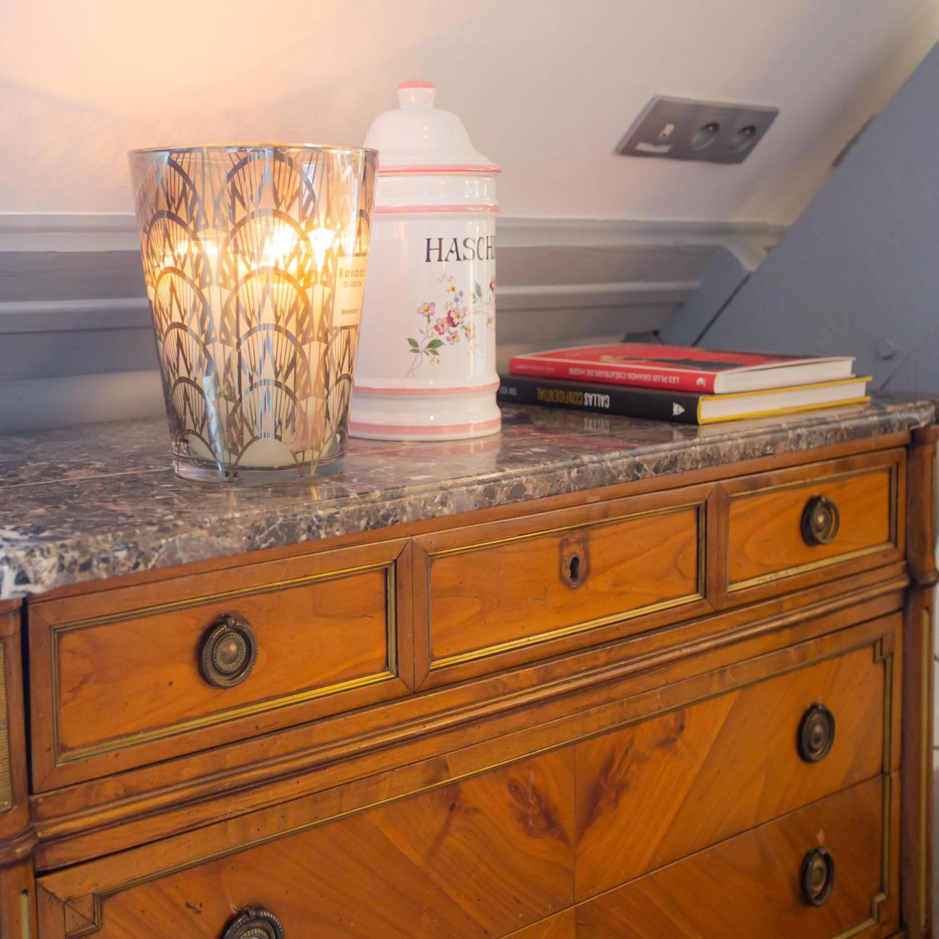 Decorative detail in Hôtel Spa - Au Charme Rabelaisien