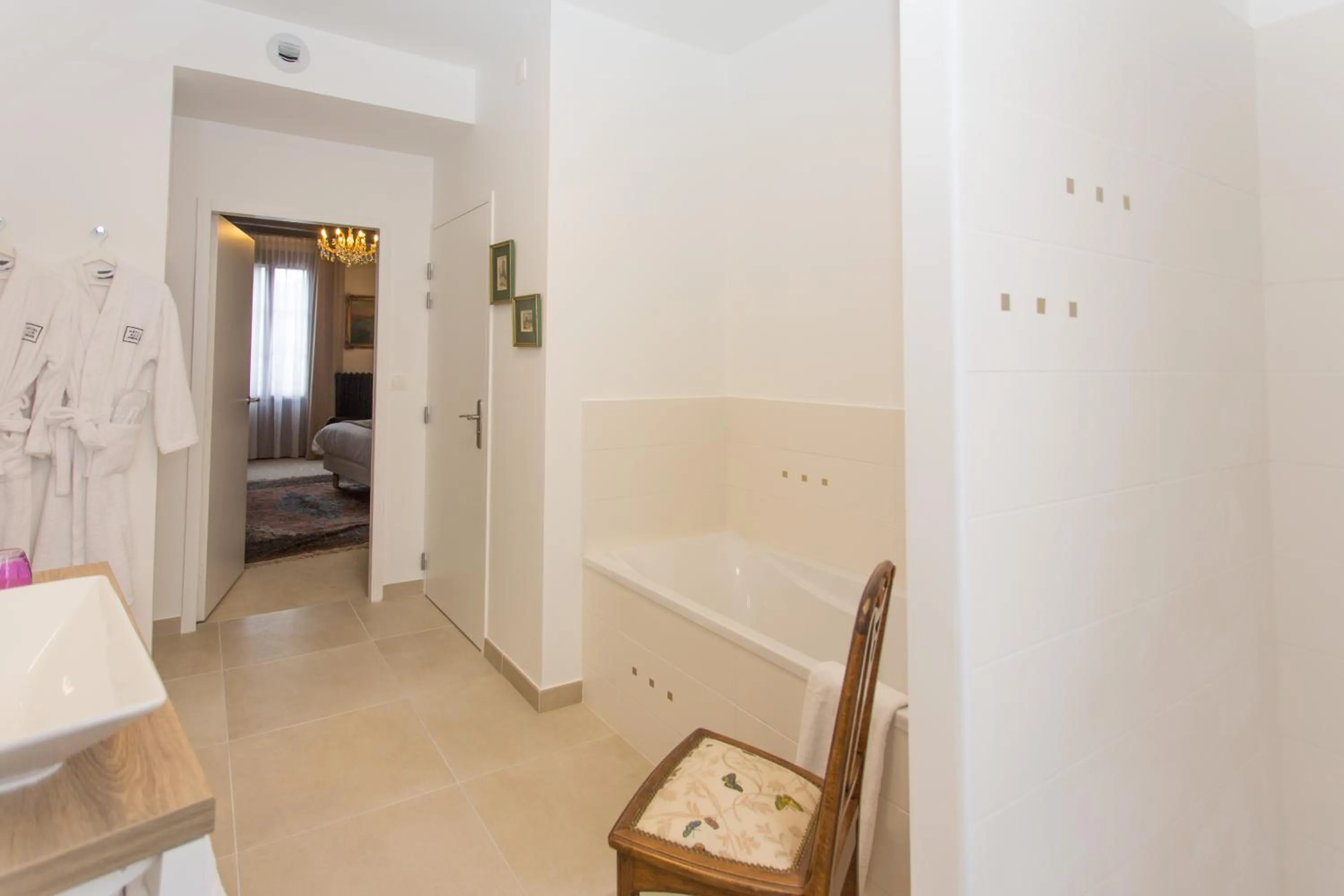 Bathroom, Bed in Hôtel Spa - Au Charme Rabelaisien