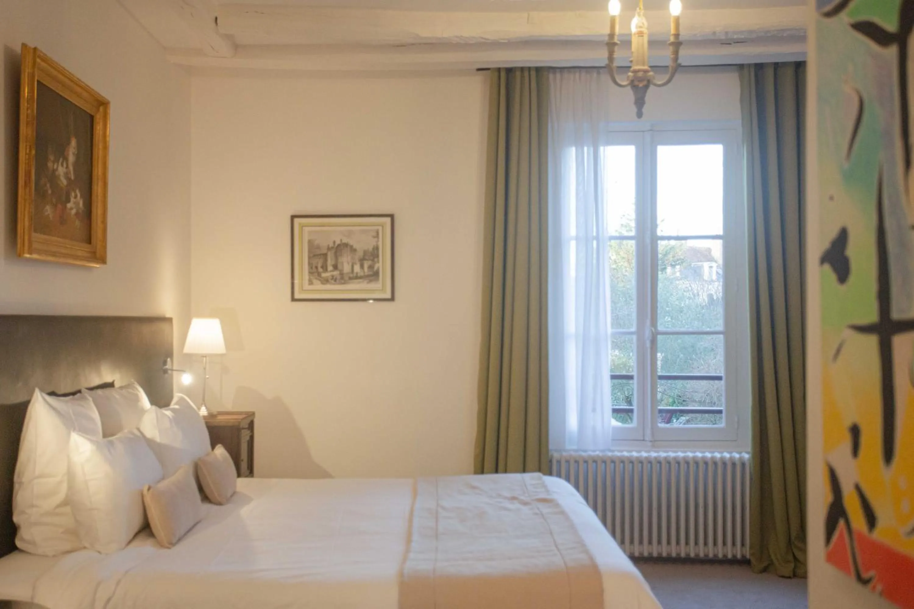 Bed in Hôtel Spa - Au Charme Rabelaisien