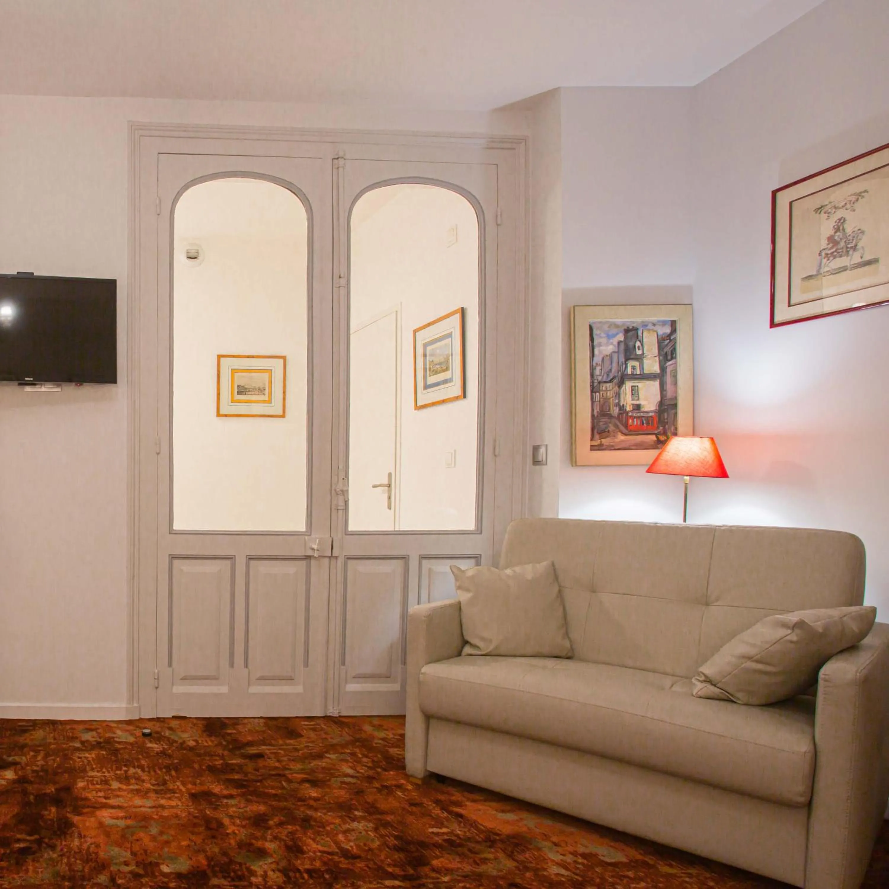 TV and multimedia in Hôtel Spa - Au Charme Rabelaisien