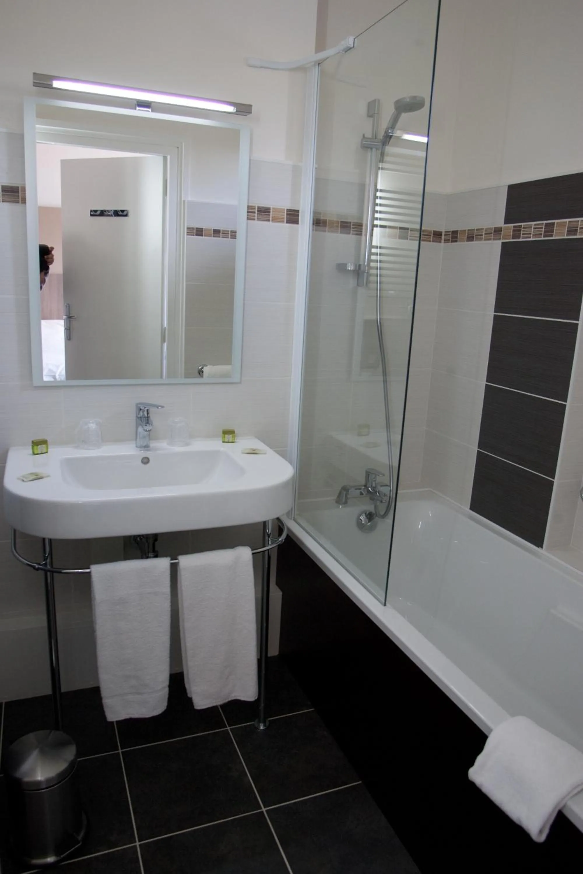 Bathroom in La Chartreuse Logis Hotel Restaurant