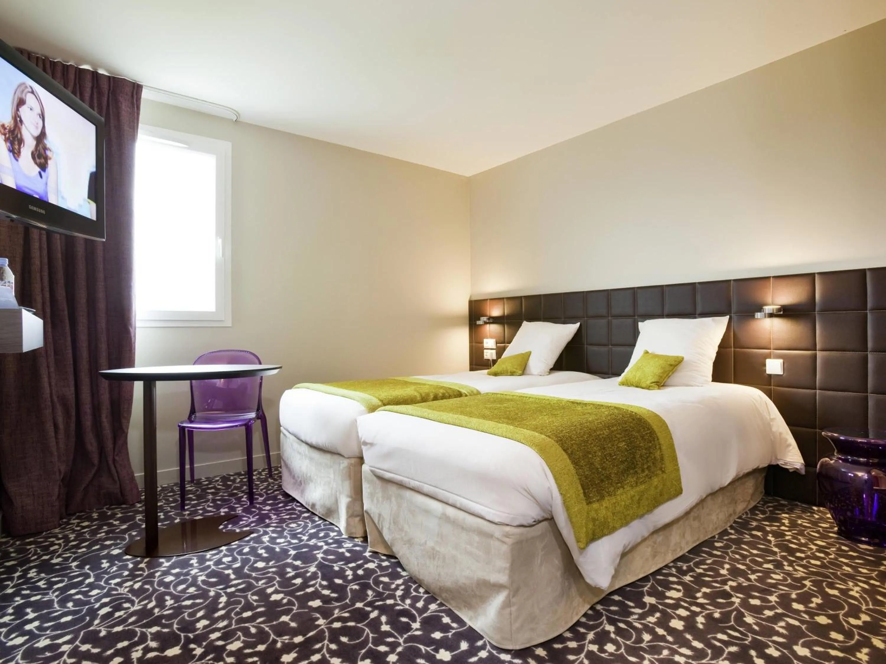 Bedroom, Bed in ibis Styles Compiegne