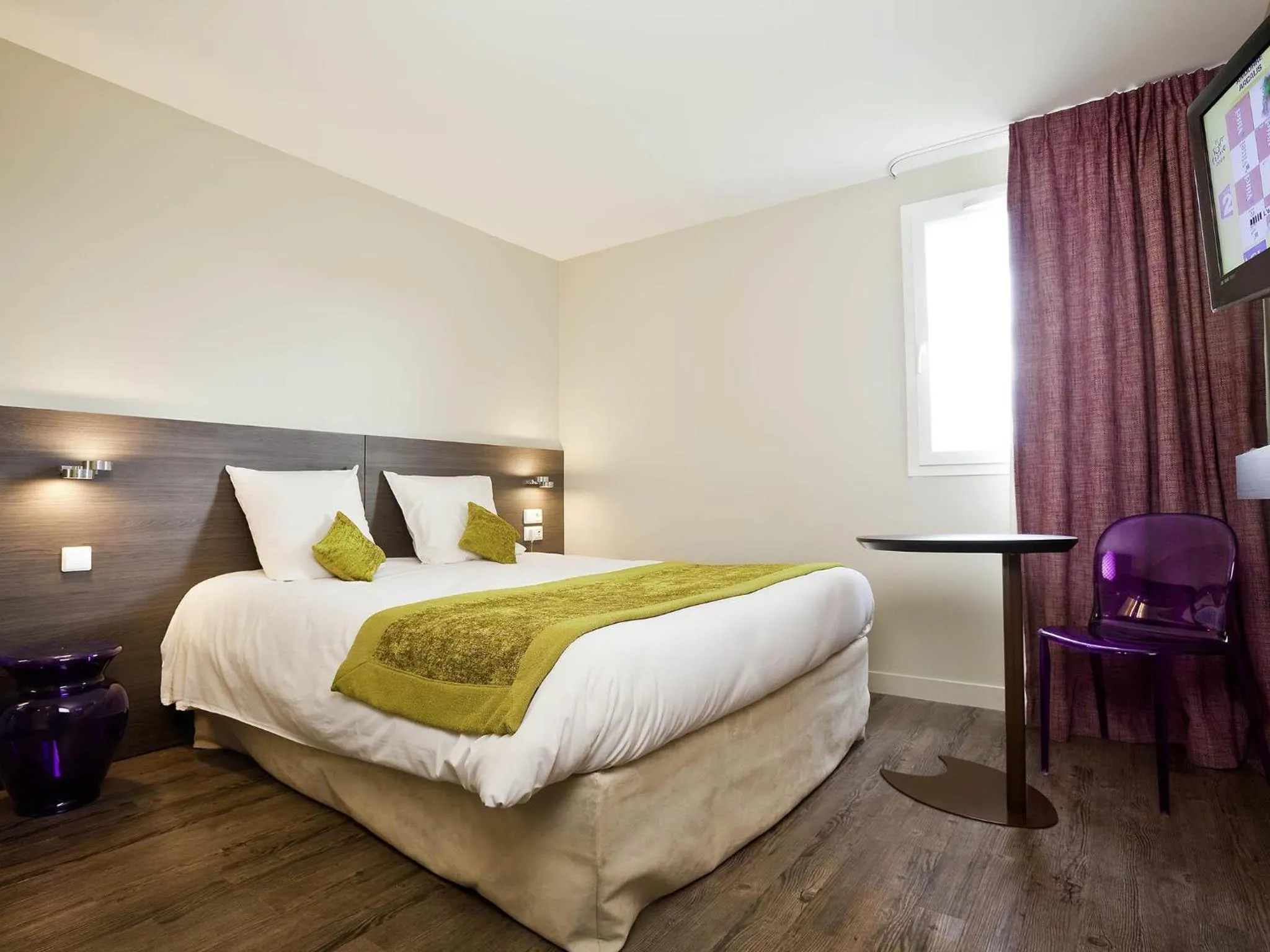 Bedroom, Bed in ibis Styles Compiegne