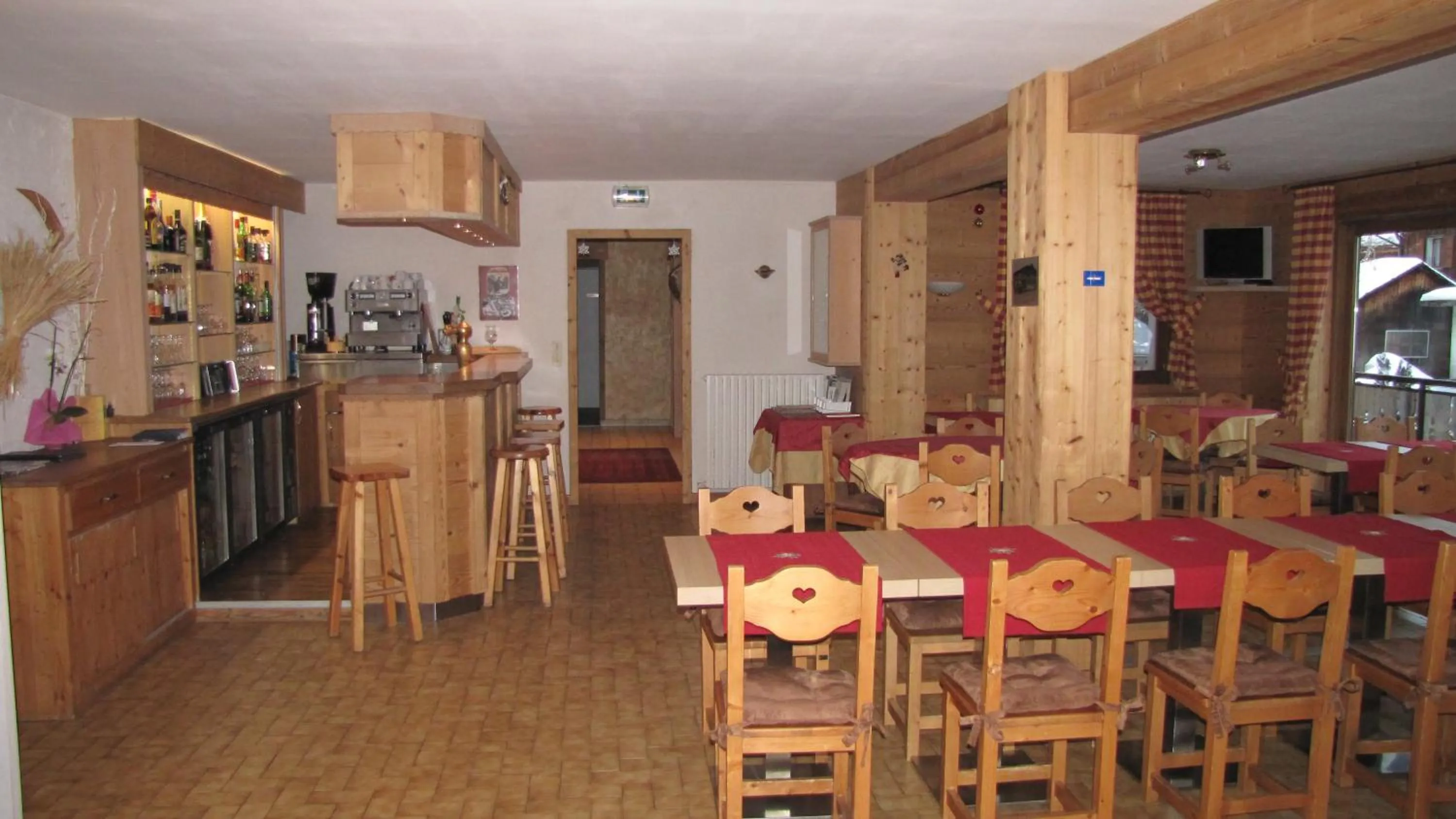 Lounge or bar in Alpen Roc