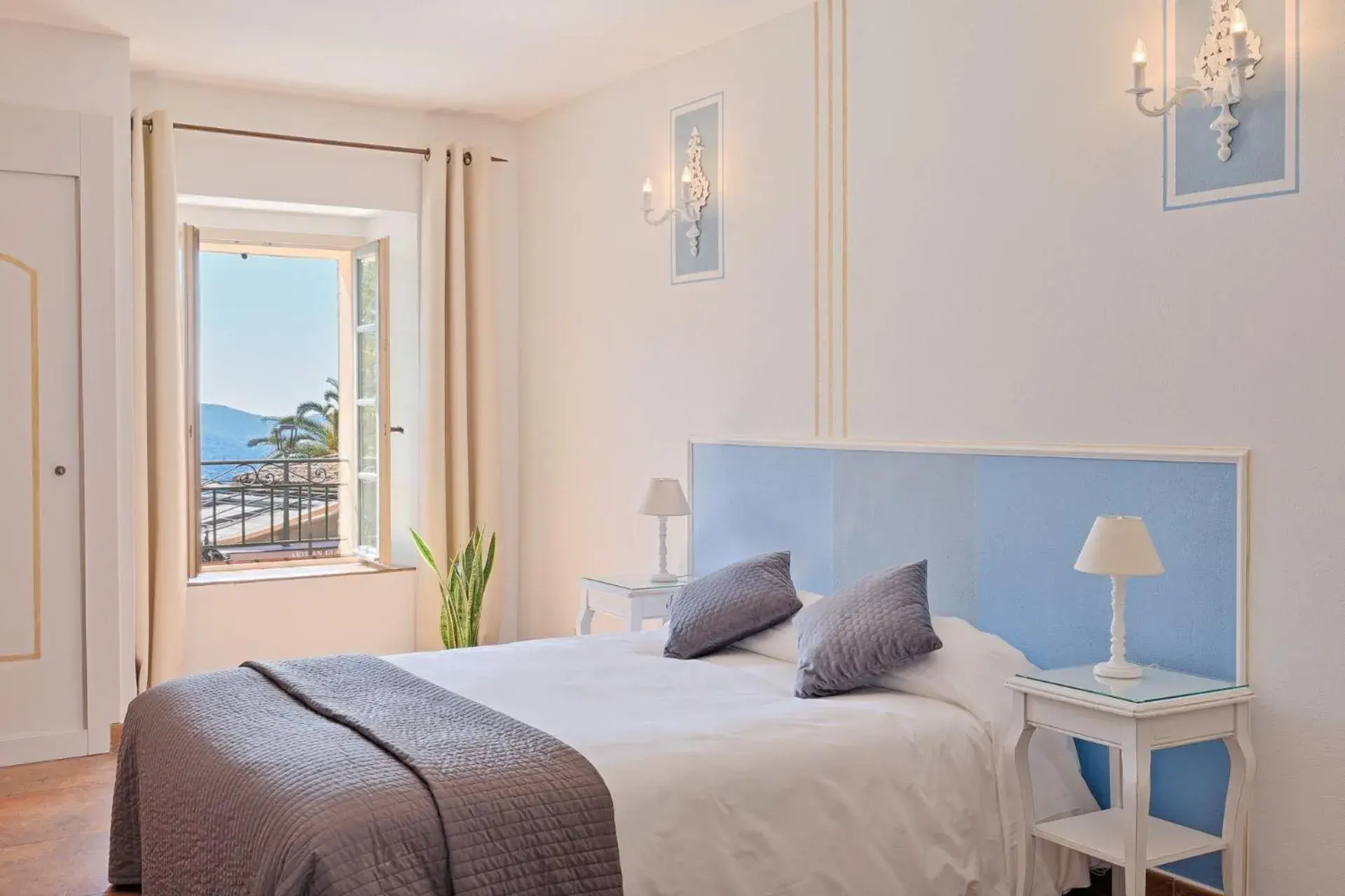 Superior Double Room in Hostellerie du Cigalou Superior Double Room in Hostellerie du Cigalou