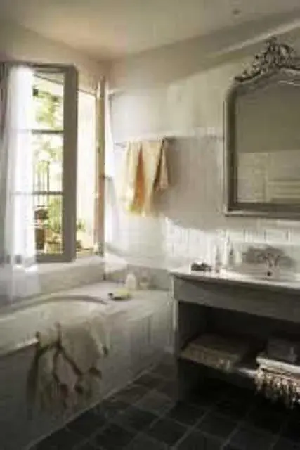 Deluxe Double Room in Hostellerie du Cigalou Deluxe Double Room in Hostellerie du Cigalou