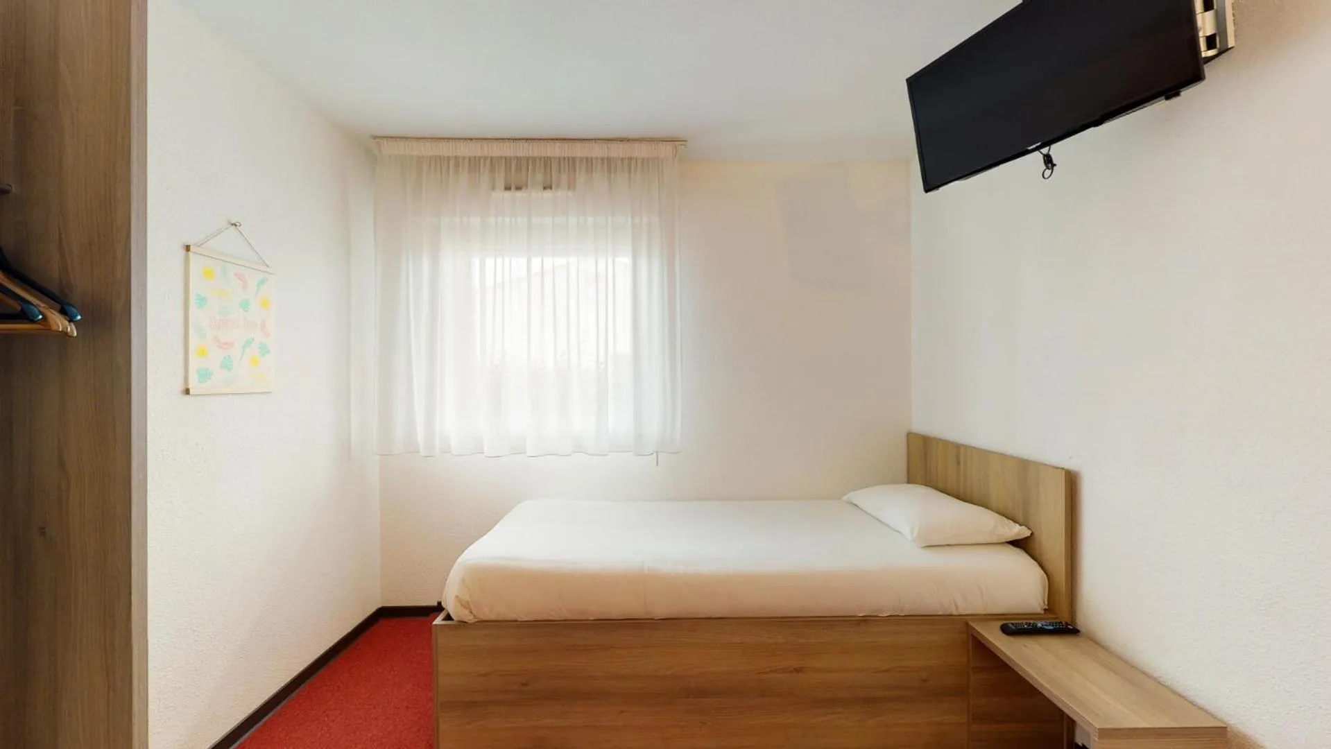 children, Bed in Ever Route 64 Brit Hotel Tarbes Ibos