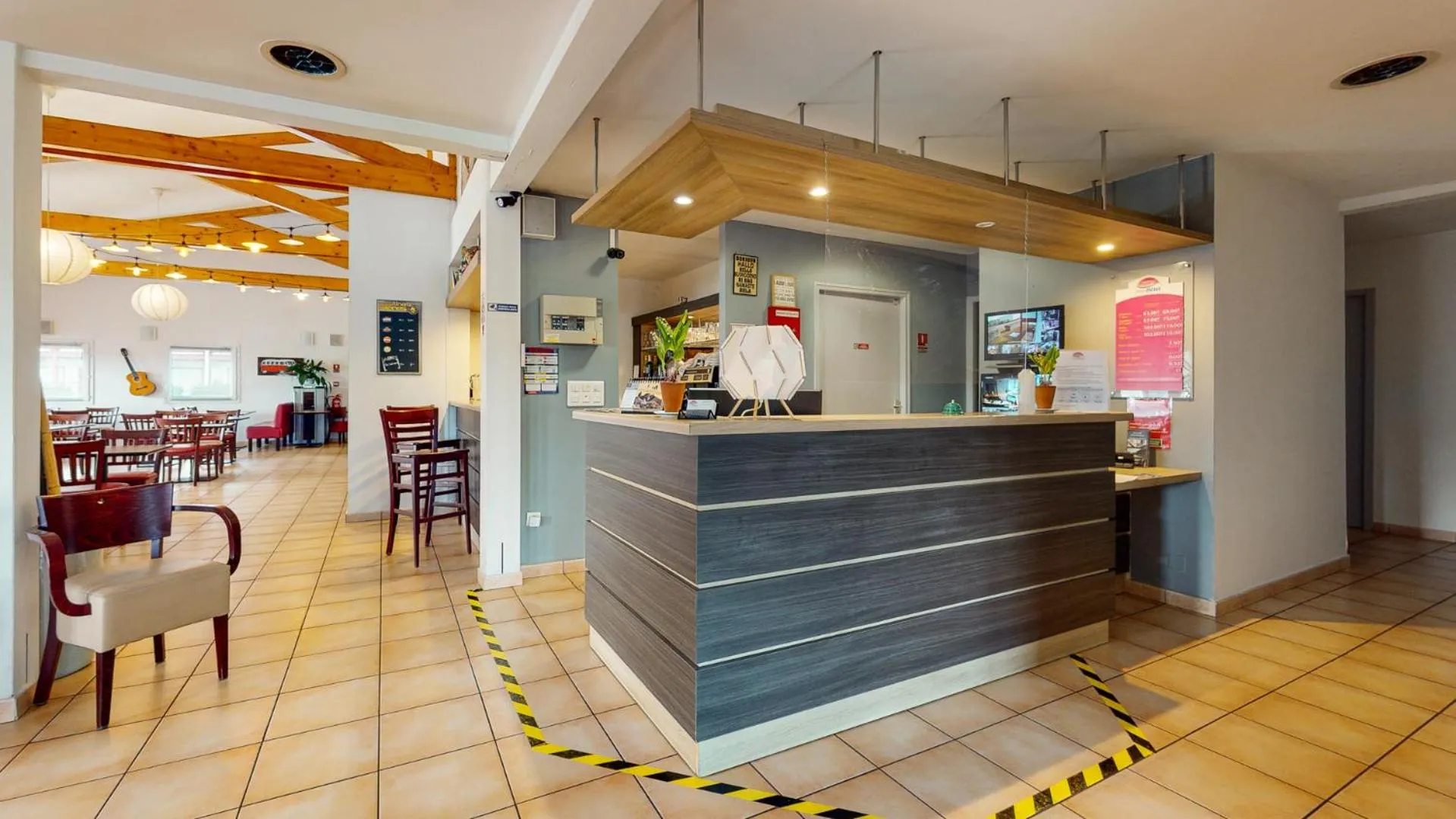 Lobby or reception in Ever Route 64 Brit Hotel Tarbes Ibos