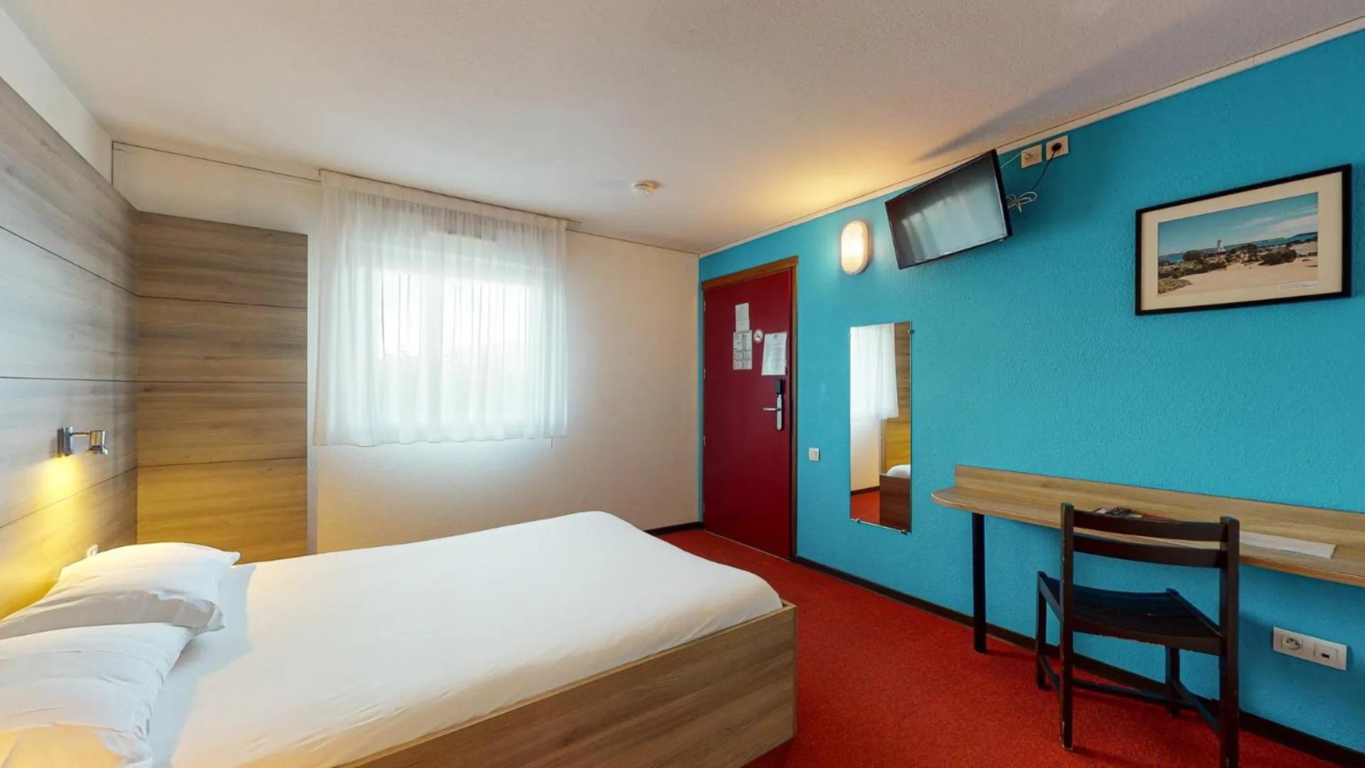 Facility for disabled guests, Bed in Ever Route 64 Brit Hotel Tarbes Ibos