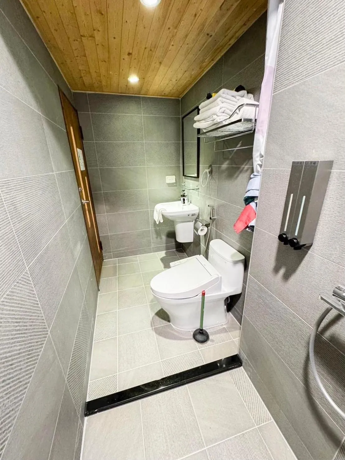 Shower in 慢步南國 台南故事民宿 Slow Tainan Homestay