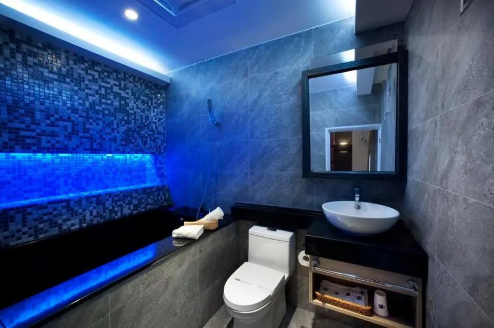 Shower in Two Fukun Hotel