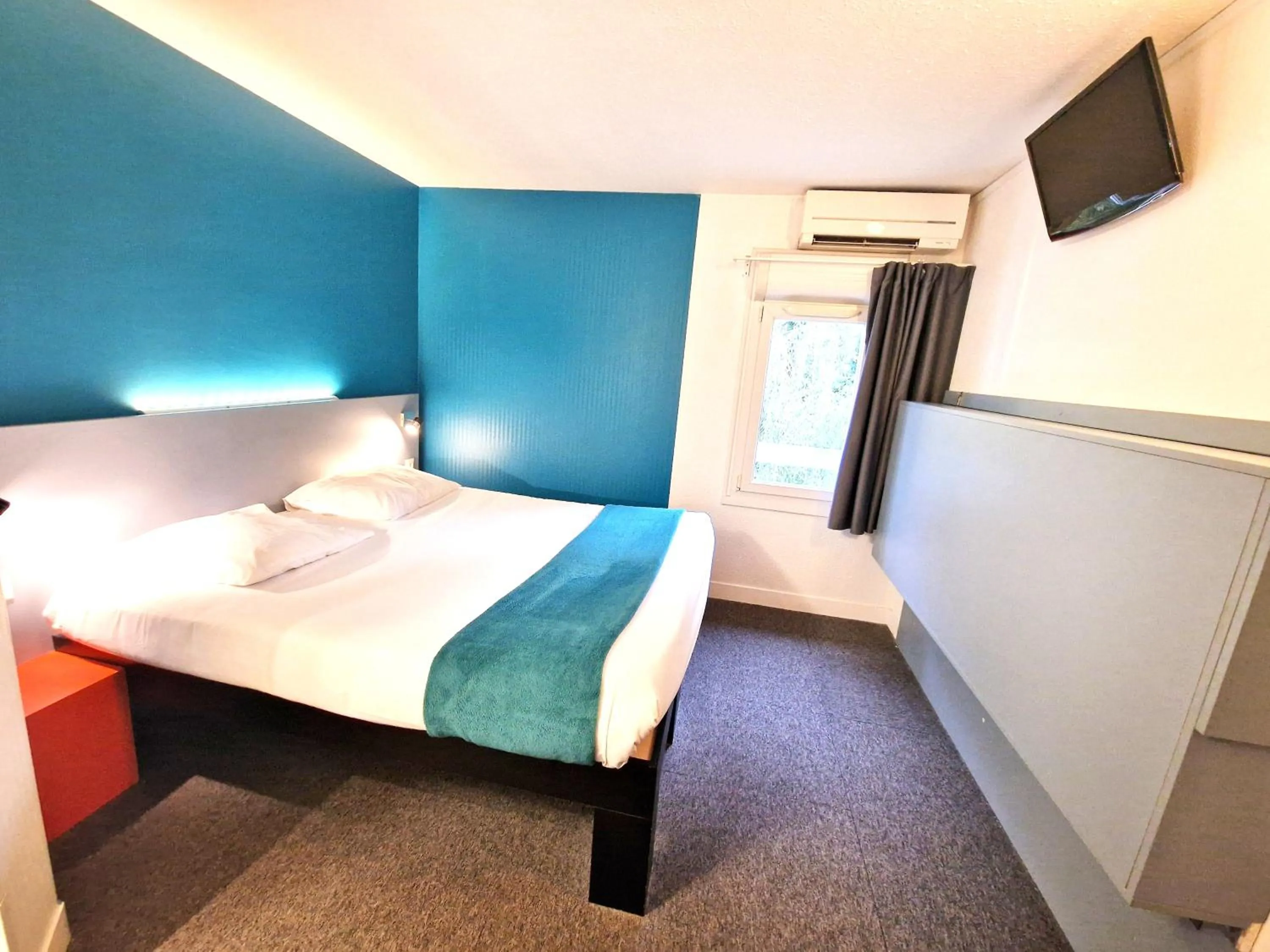 Bed in Fasthotel Artigues