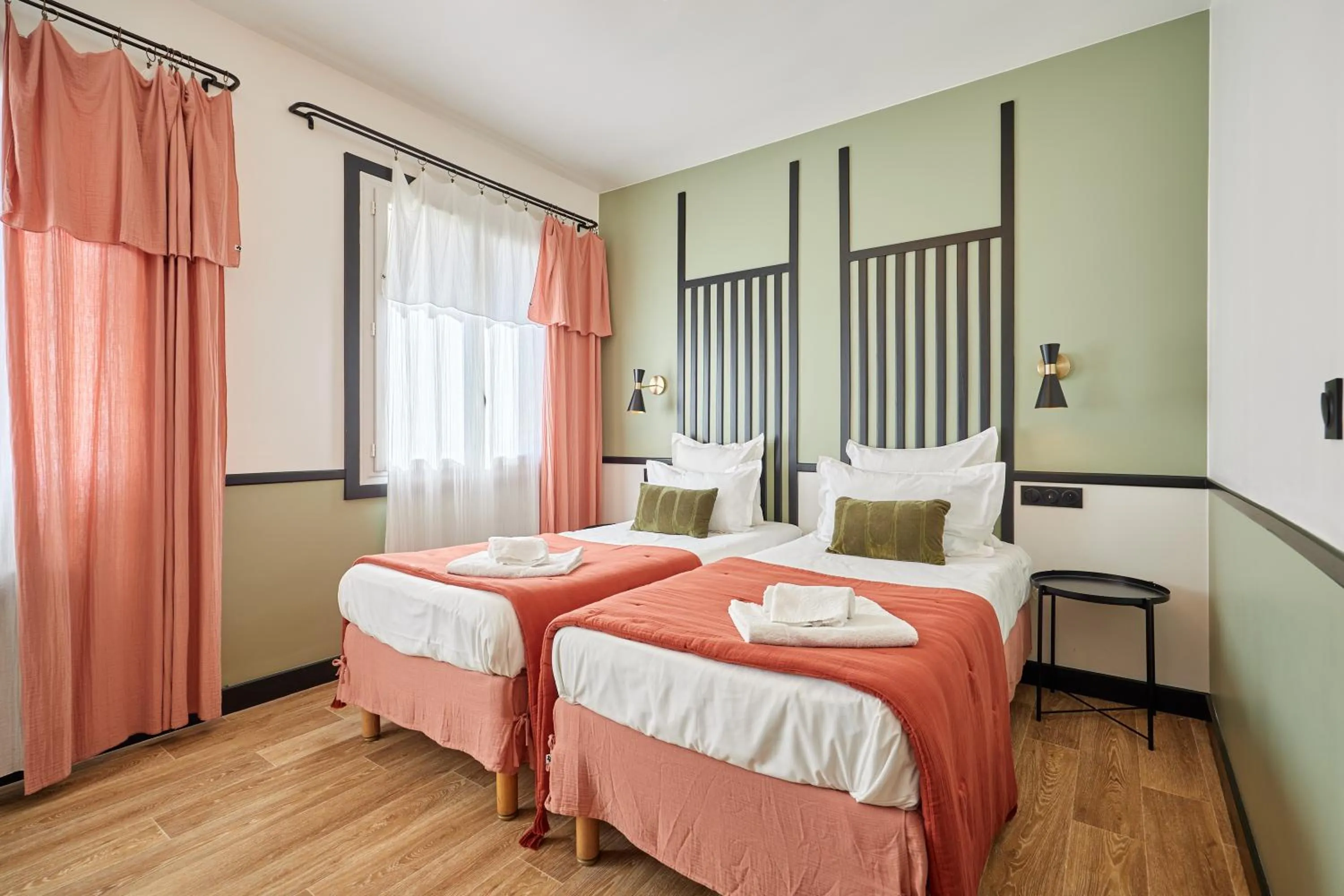 Photo of the whole room, Bed in Hôtel Richelieu, Le Havre Centre-Ville, Perret