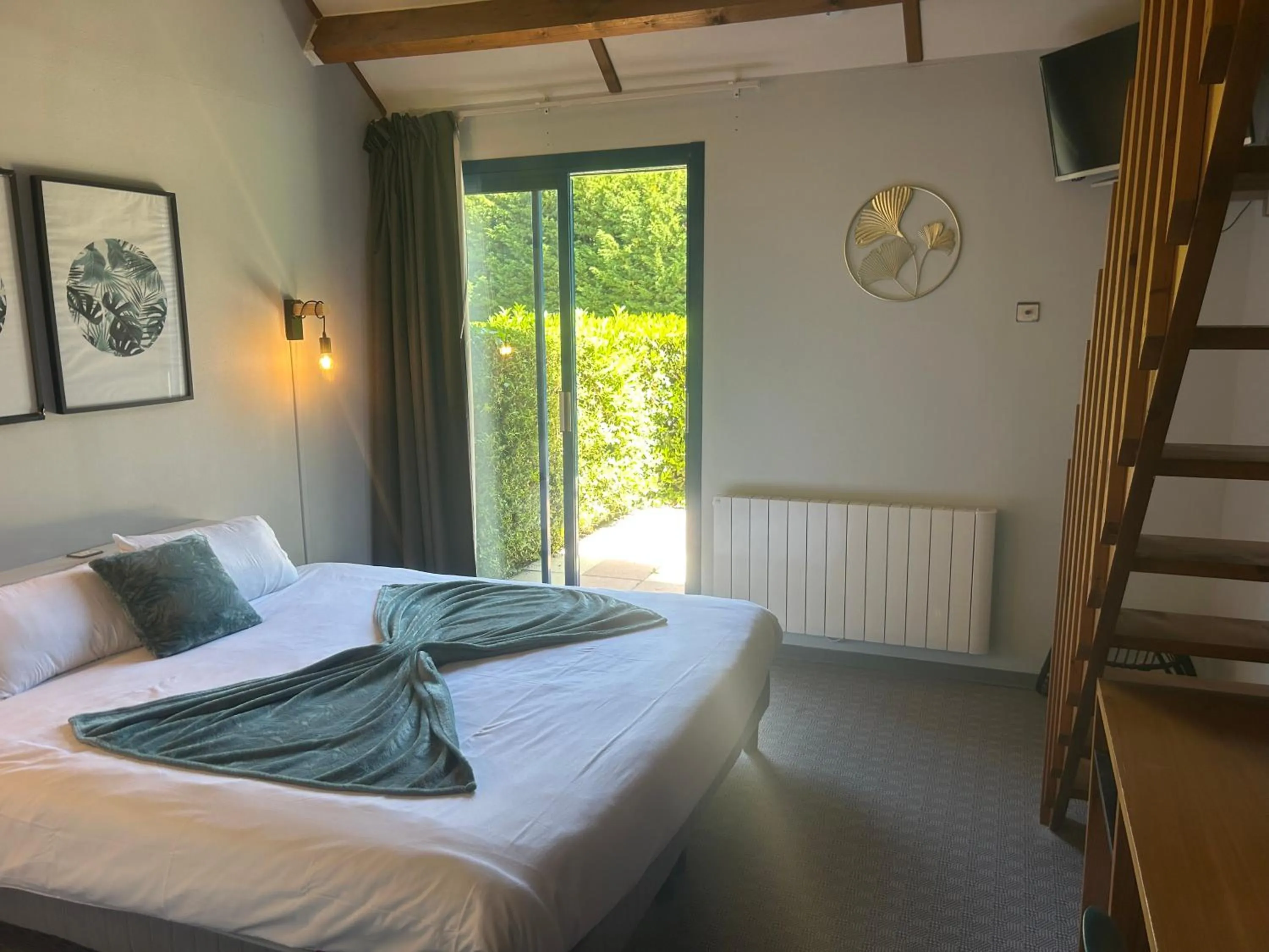 Bed in Les Dineux Village