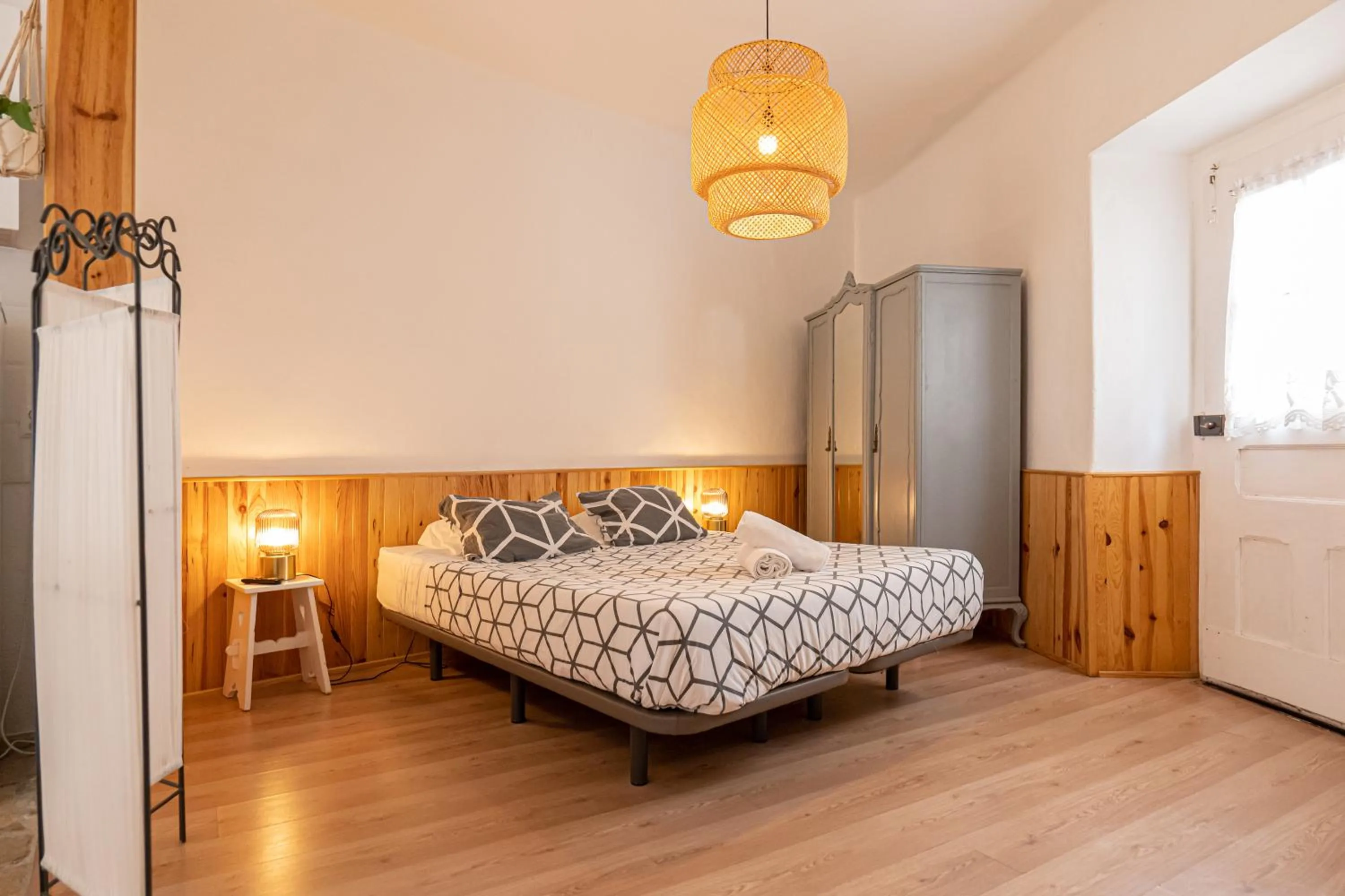 Photo of the whole room, Bed in Olive3 Ericeira